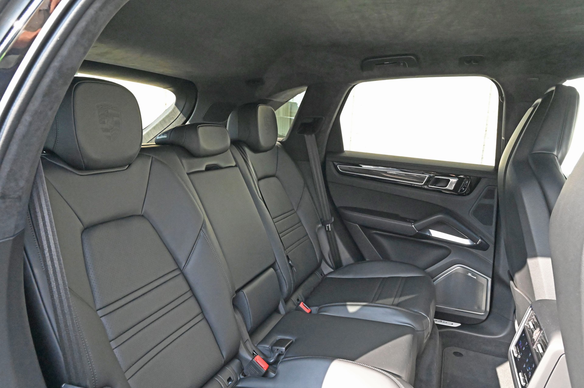 PORSCHE Cayenne Turbo-image-24