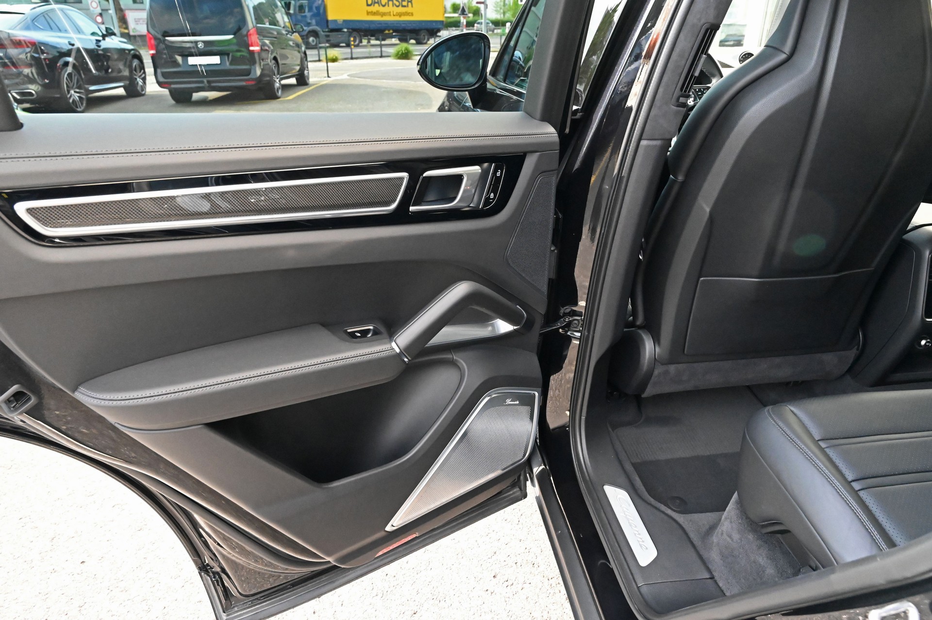 PORSCHE Cayenne Turbo-image-17