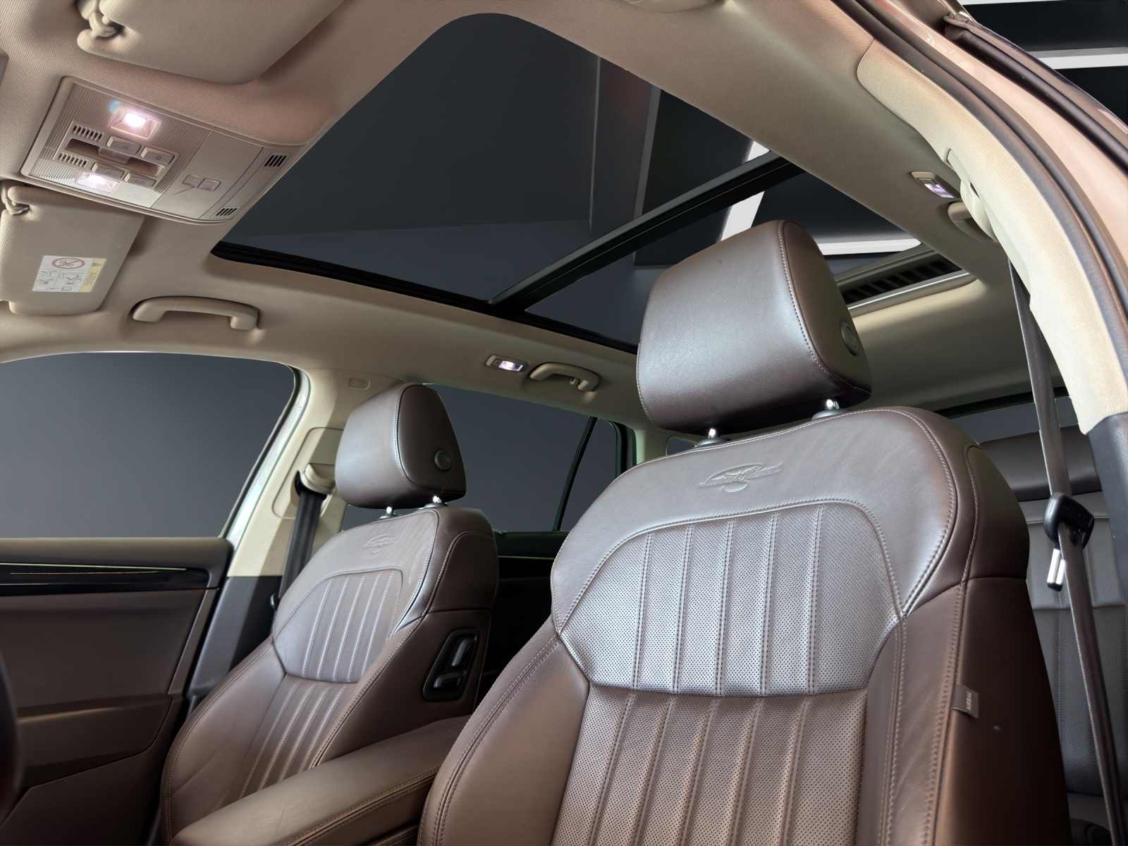 SKODA Superb Combi 2.0 TSI L&K DSG 4x4-image-15
