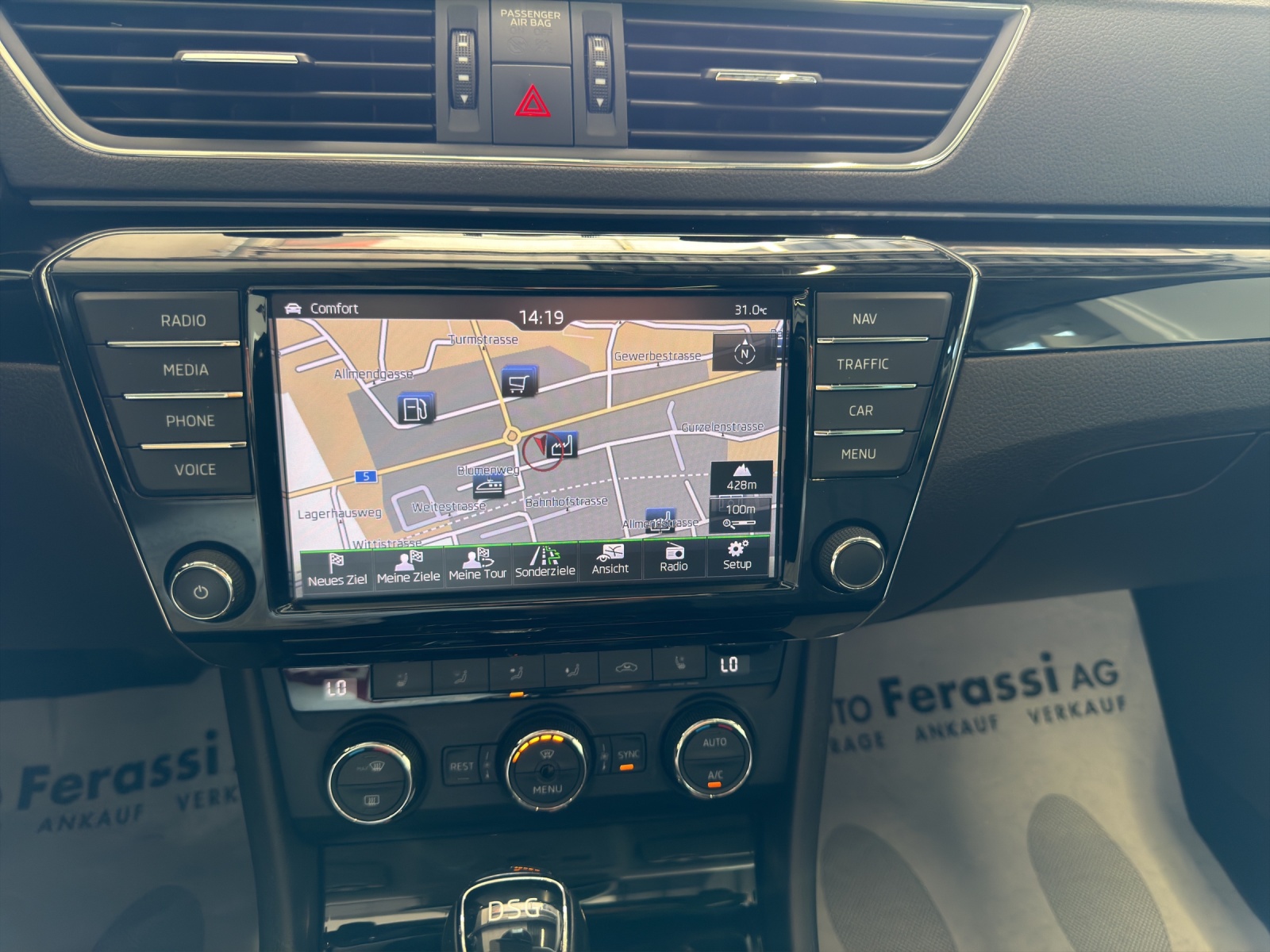 SKODA Superb Combi 2.0 TSI L&K DSG 4x4-image-20