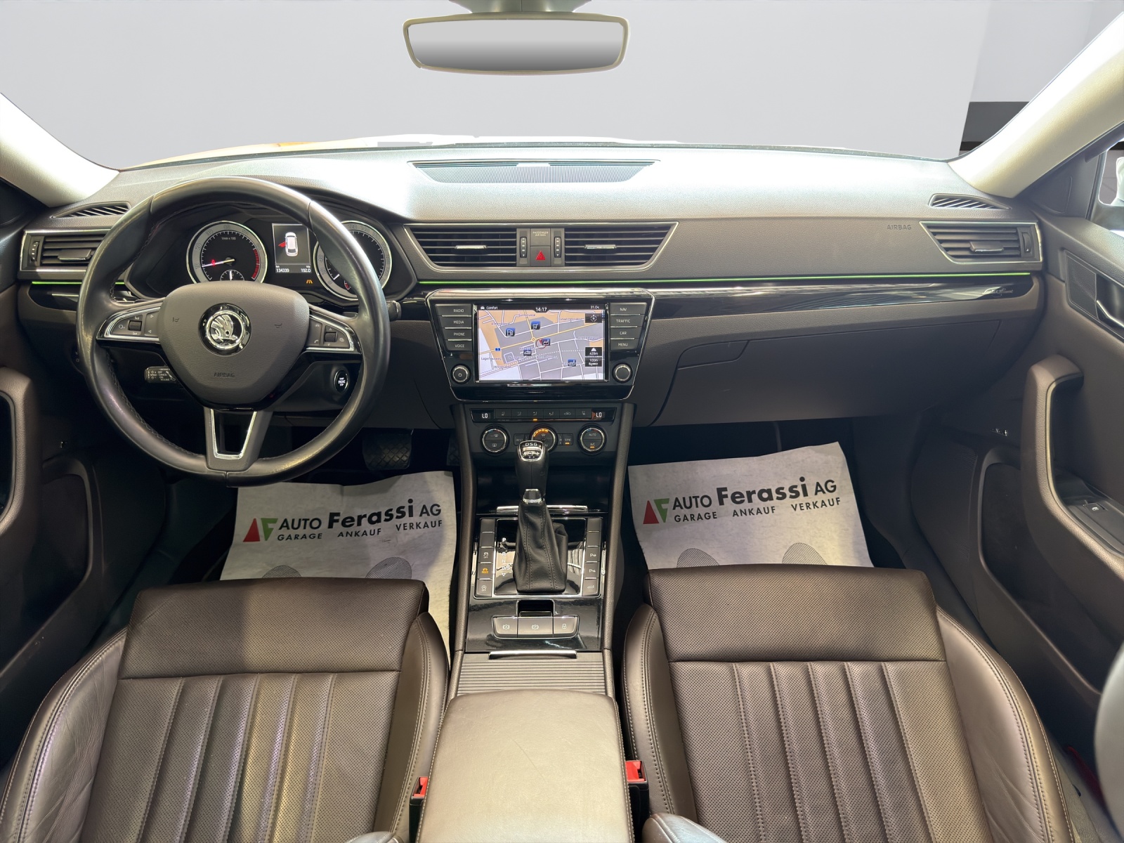 SKODA Superb Combi 2.0 TSI L&K DSG 4x4-image-11
