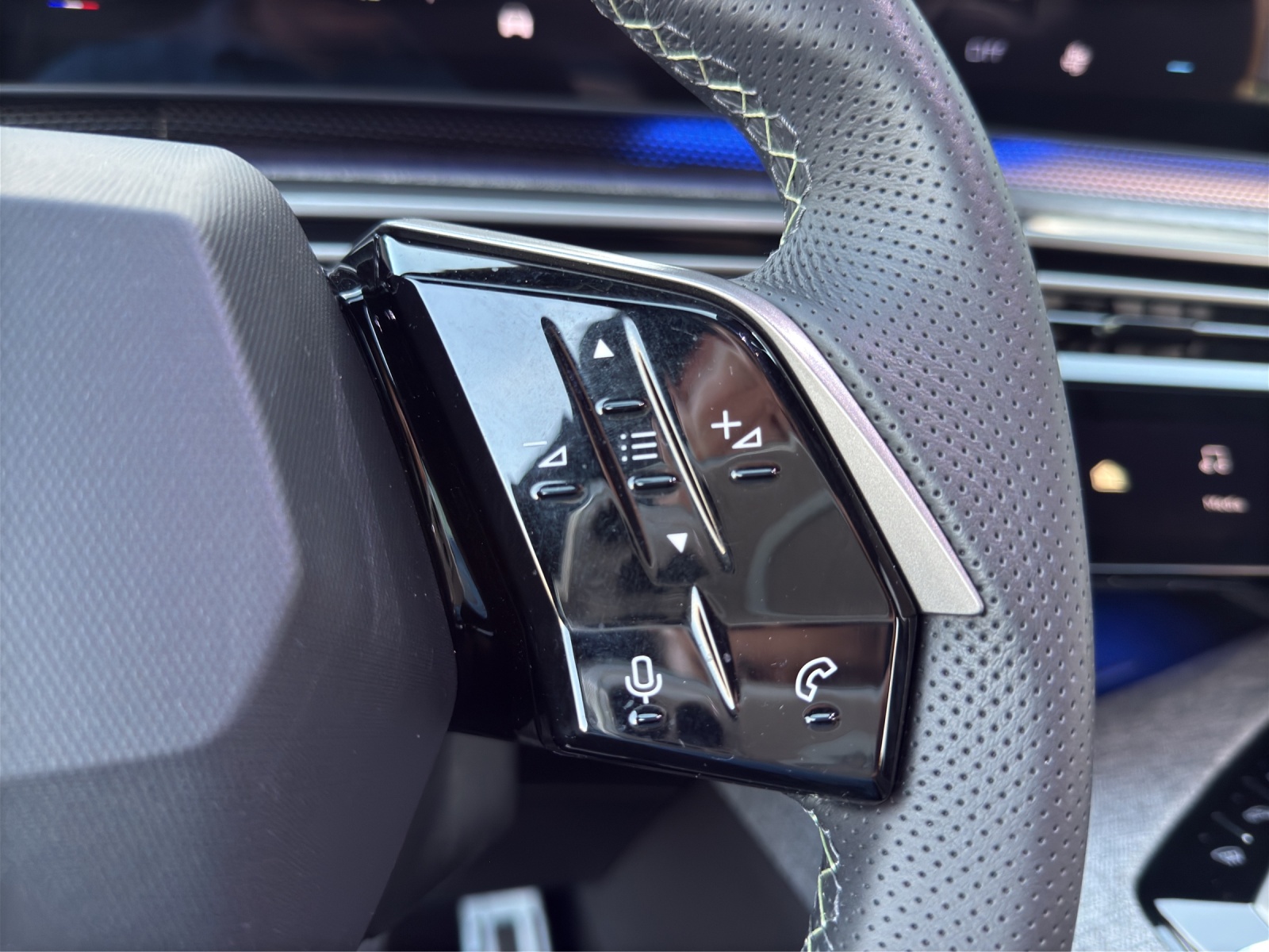 PEUGEOT 3008 145 e-DCS6 Hybrid GT-image-23