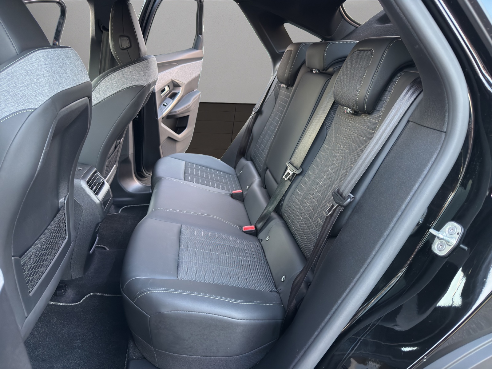 PEUGEOT 3008 145 e-DCS6 Hybrid GT-image-12