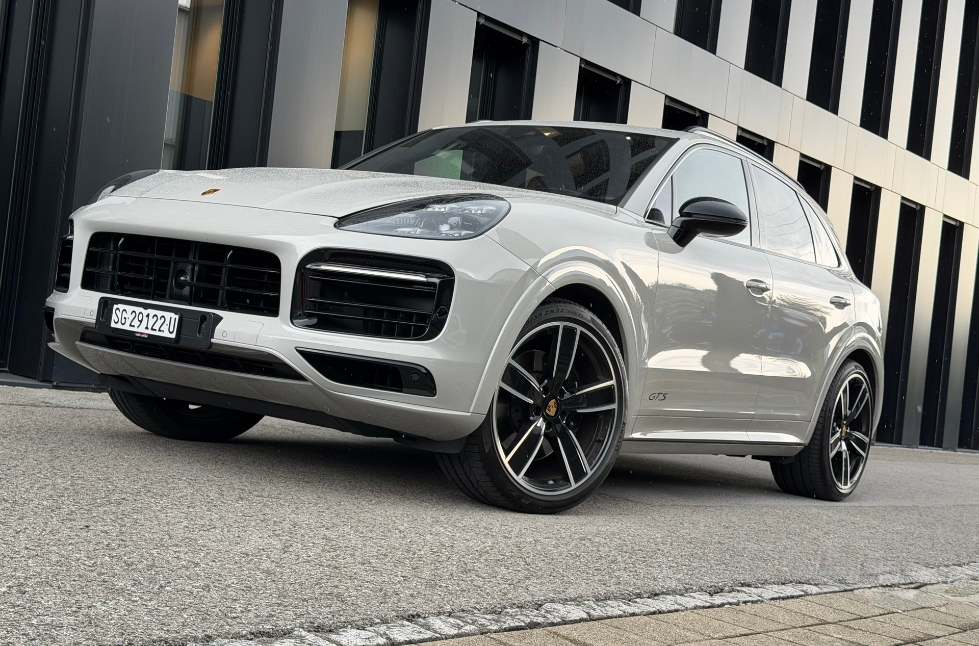 PORSCHE Cayenne GTS / ♦️V8 Motor*seltene Farbe Kreide*Topausstattung♦️-showroom-element-2