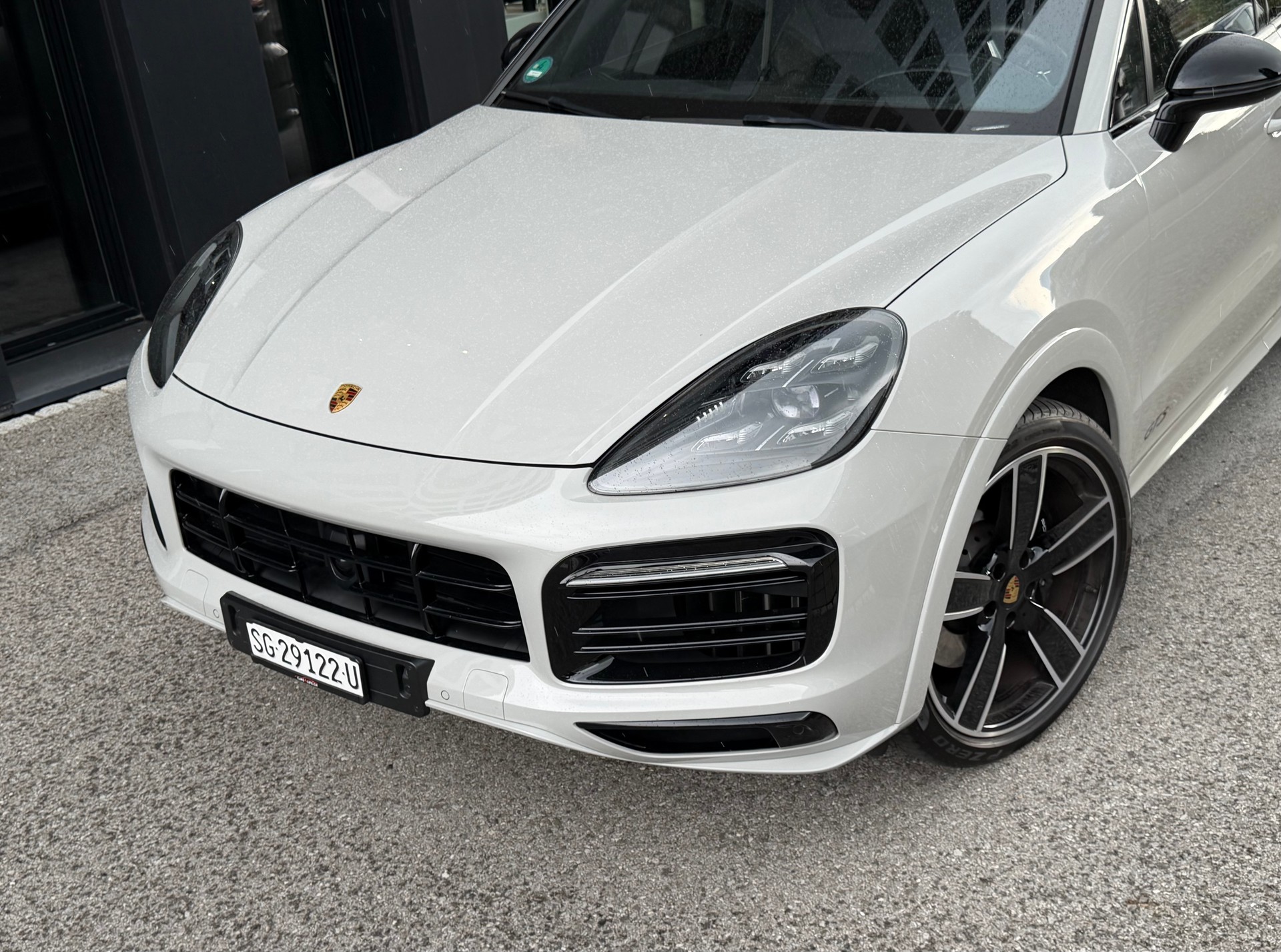 PORSCHE Cayenne GTS / ♦️V8 Motor*seltene Farbe Kreide*Topausstattung♦️-image-4