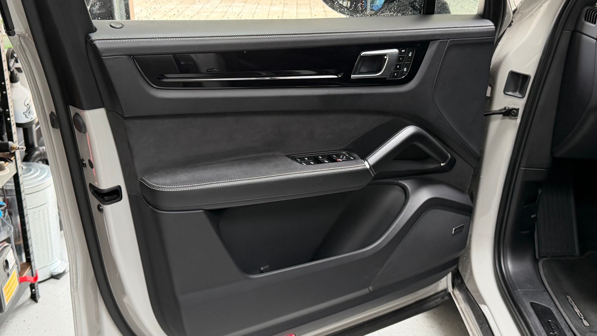 PORSCHE Cayenne GTS / ♦️V8 Motor*seltene Farbe Kreide*Topausstattung♦️-image-29