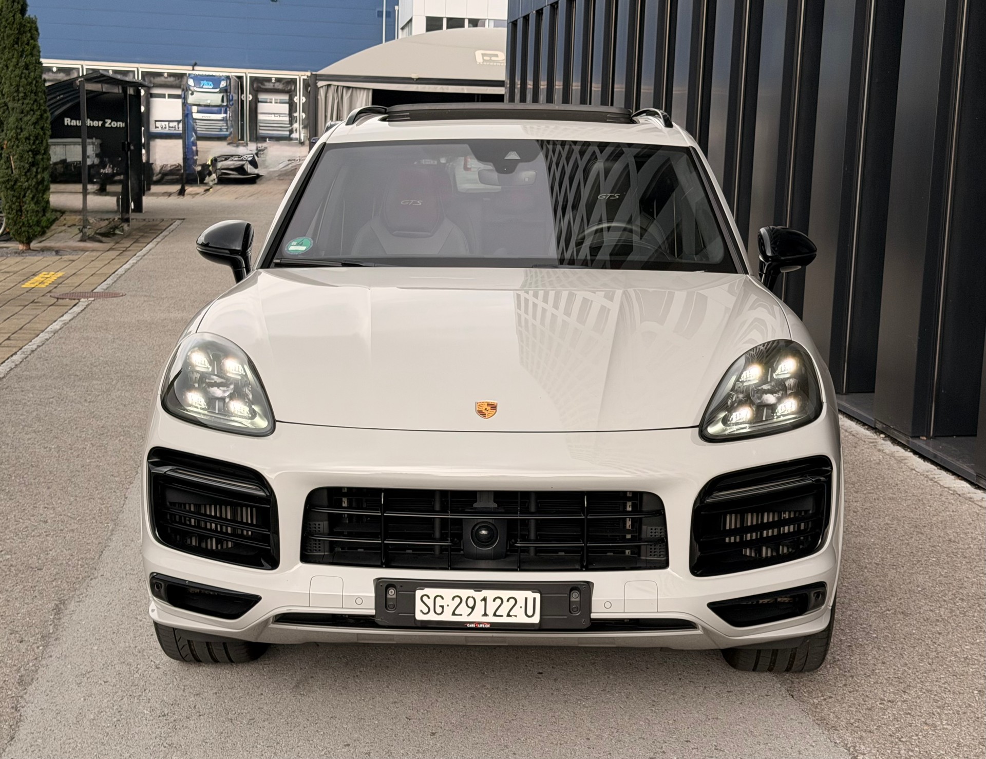 PORSCHE Cayenne GTS / ♦️V8 Motor*seltene Farbe Kreide*Topausstattung♦️-image-11