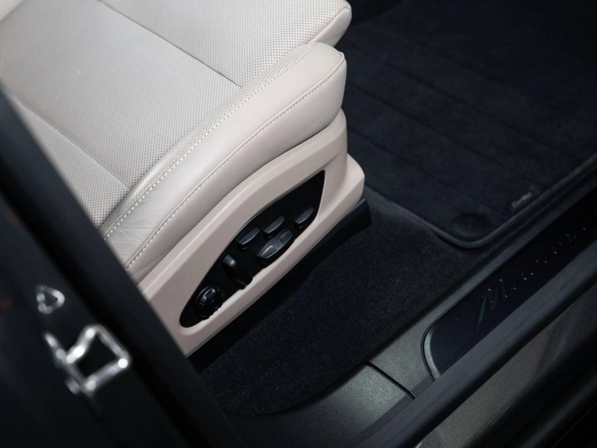 PORSCHE Macan Turbo-image-19