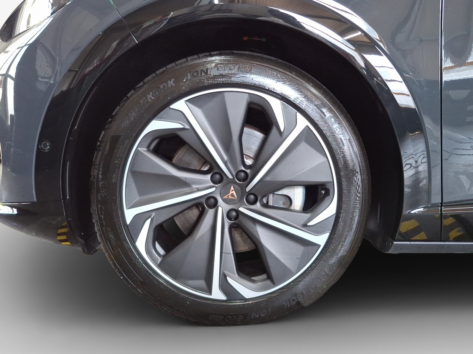 CUPRA Tavascan Type 8 77 kWh VZ-image-14