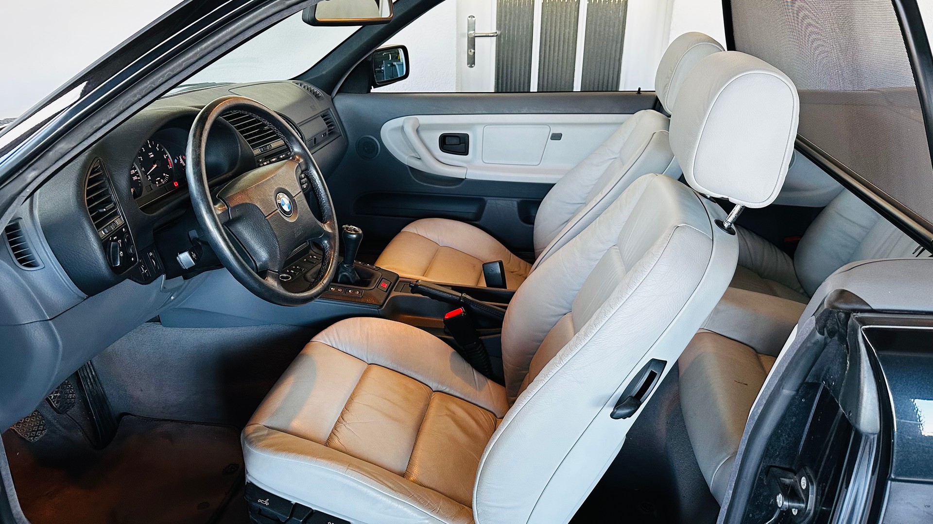 BMW 320i Cabrio "HANDSCHALTUNG"-image-13
