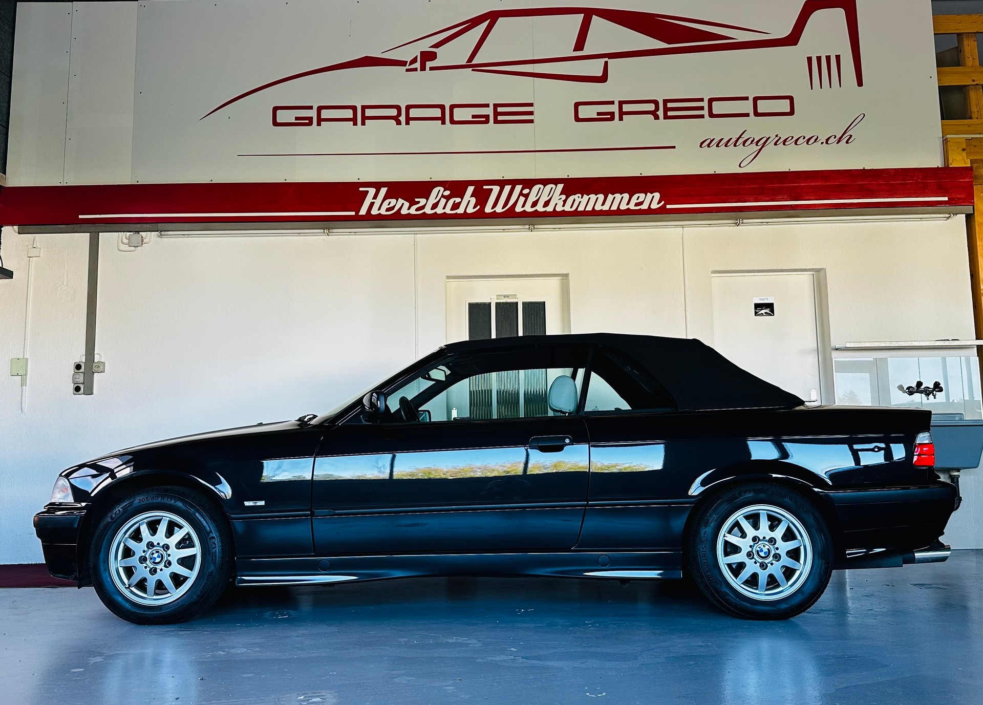 BMW 320i Cabrio "HANDSCHALTUNG"