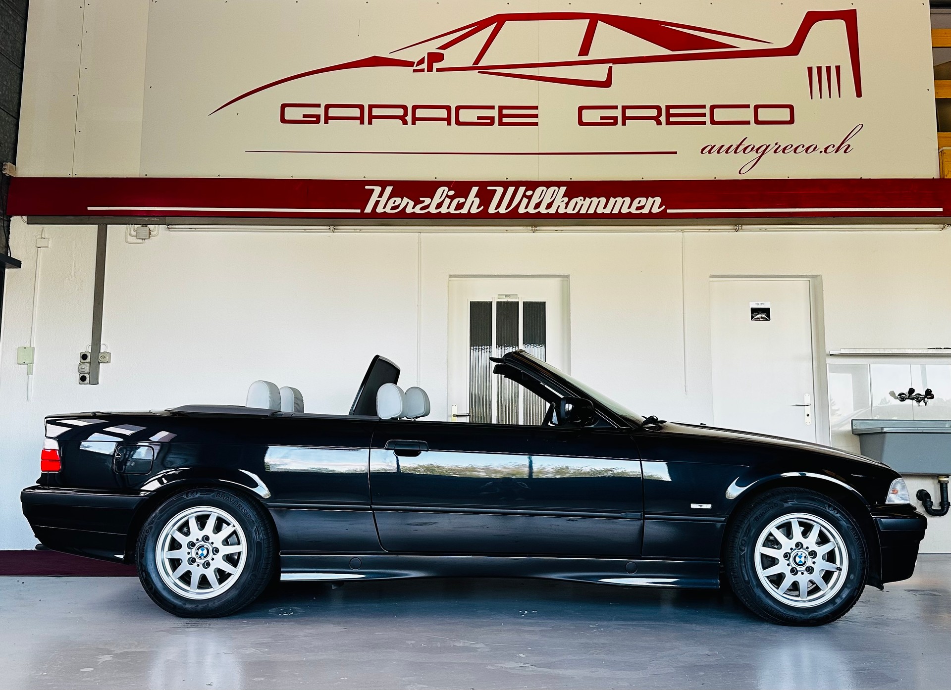 BMW 320i Cabrio "HANDSCHALTUNG"-image-2