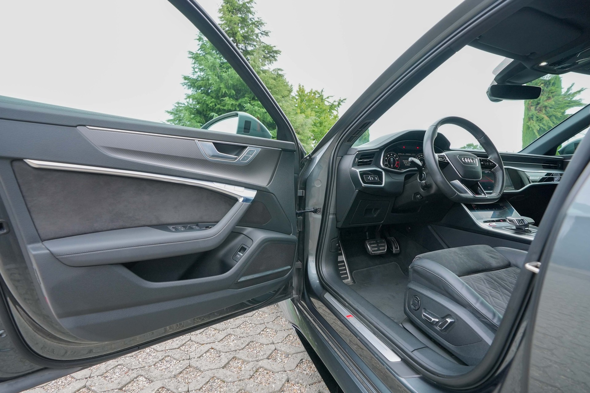 AUDI RS6 Avant 4.0 TFSI V8 quattro-image-10