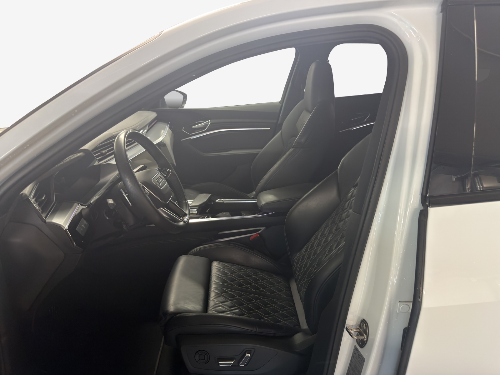 AUDI e-tron 55 Sportback S Line quattro-image-8