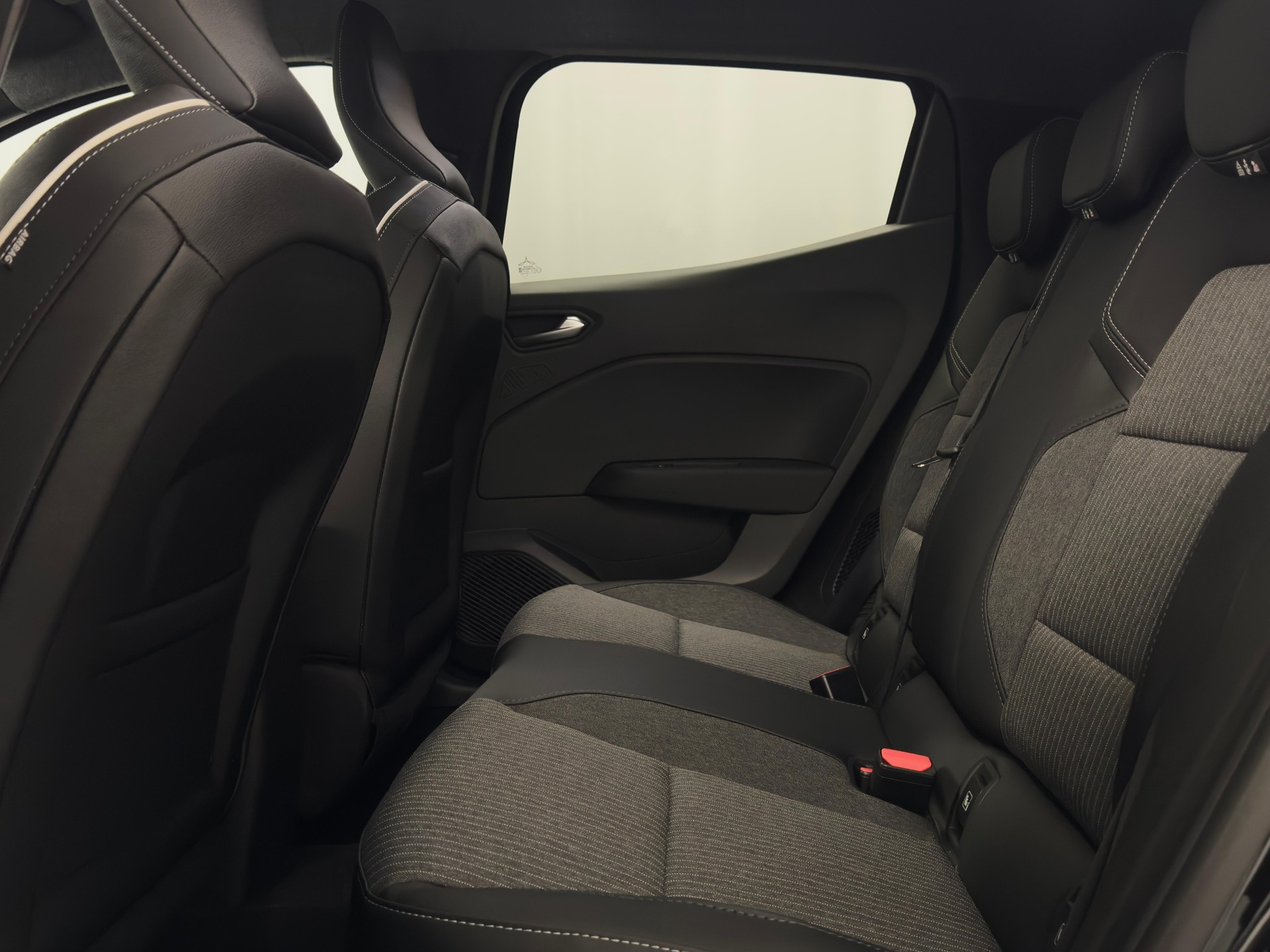 MITSUBISHI Colt 1.6 HEV Intense-image-7