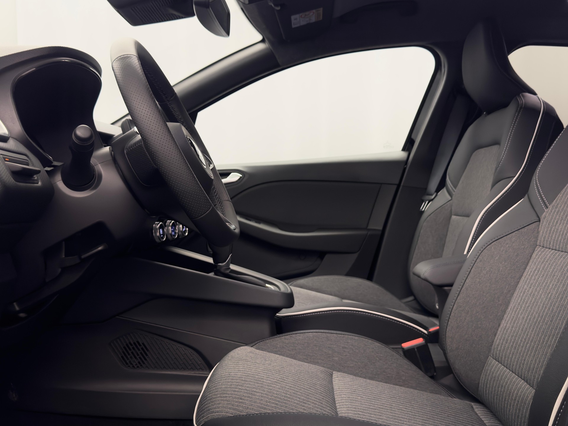 MITSUBISHI Colt 1.6 HEV Intense-showroom-element-2