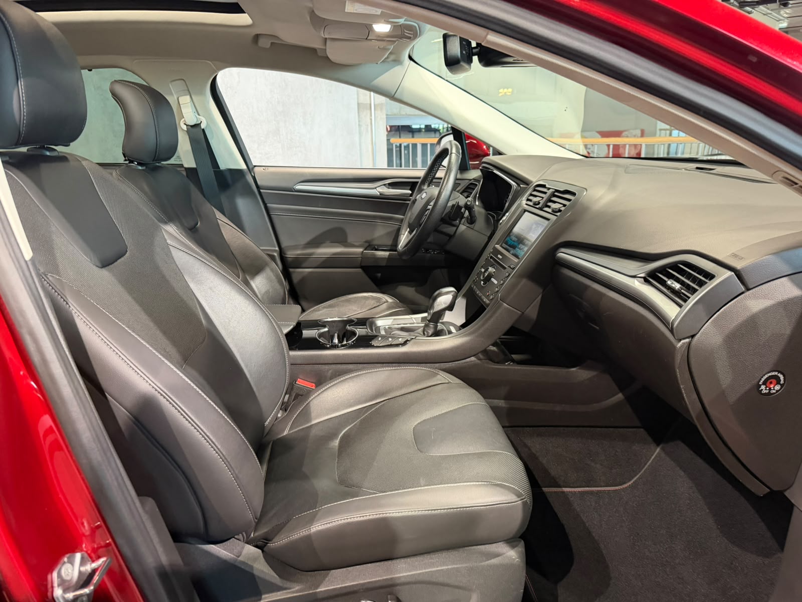 FORD Mondeo 2.0 TDCi Titanium AWD PowerShift (CH)-image-16