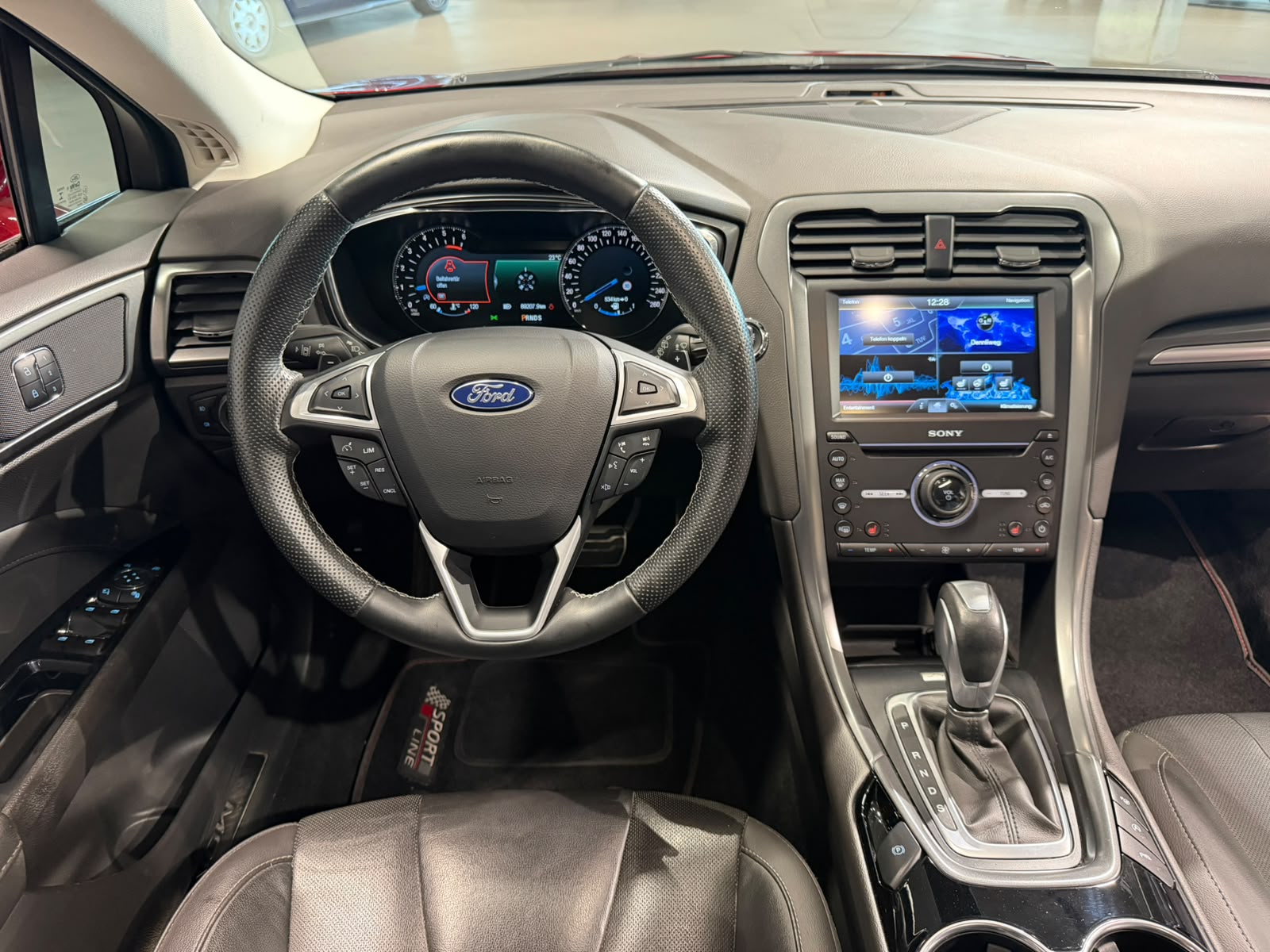 FORD Mondeo 2.0 TDCi Titanium AWD PowerShift (CH)-image-24