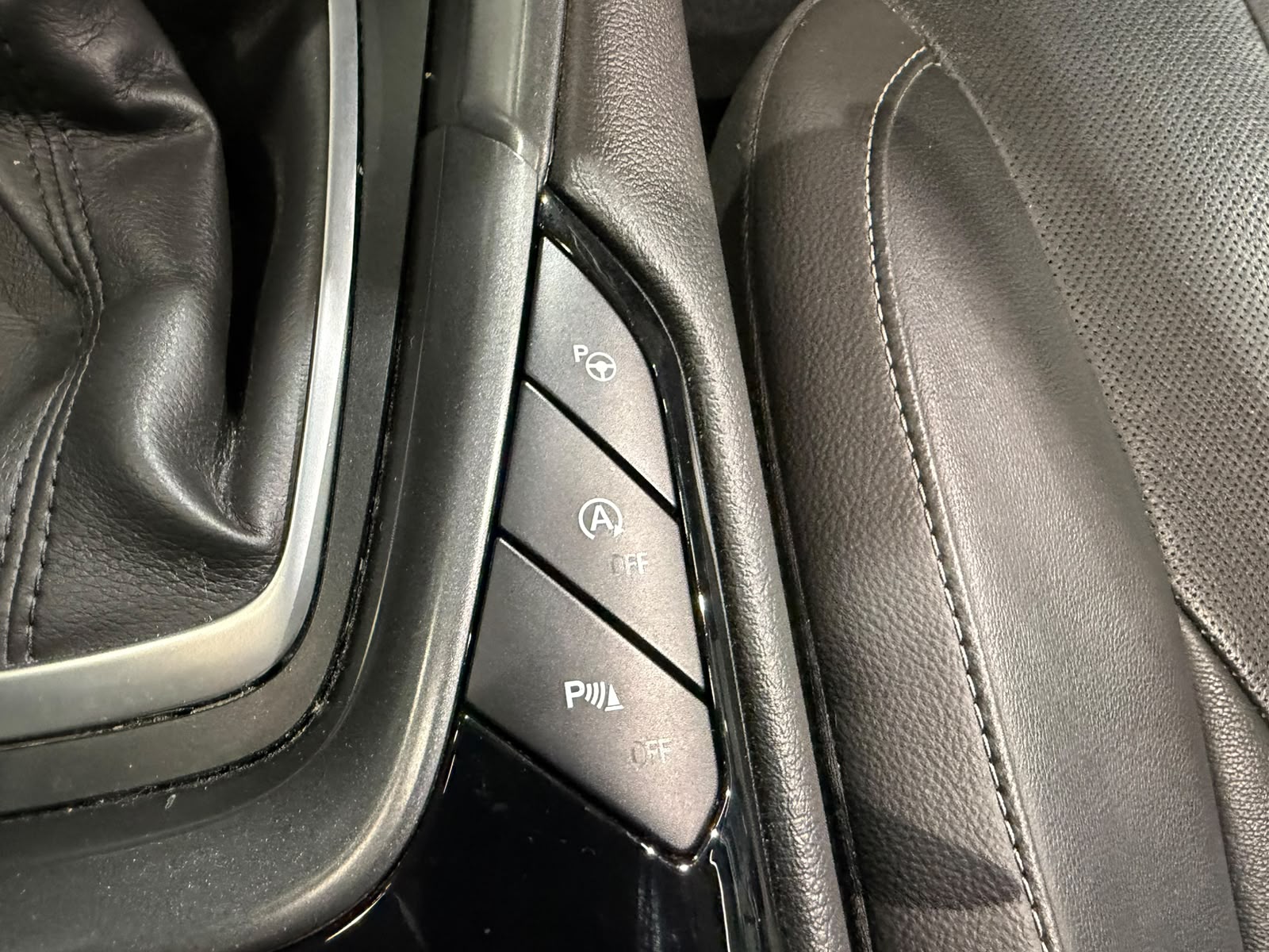 FORD Mondeo 2.0 TDCi Titanium AWD PowerShift (CH)-image-25