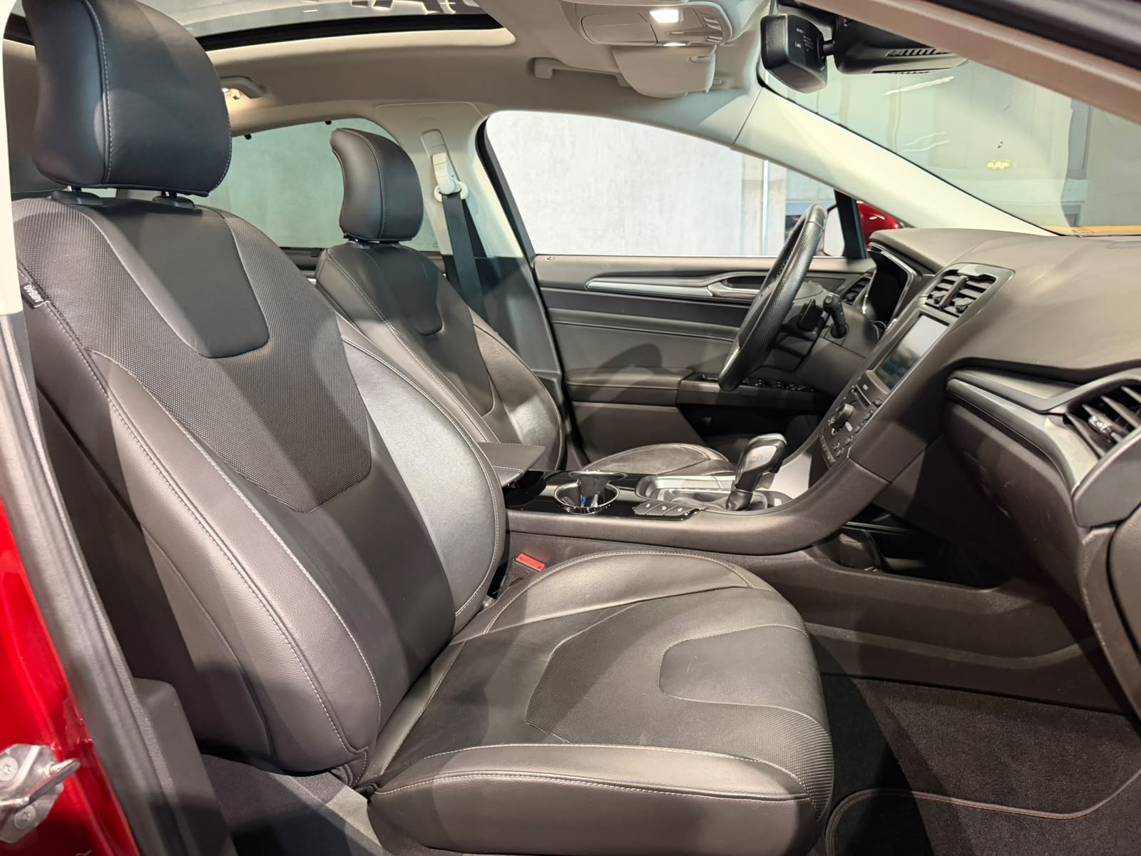 FORD Mondeo 2.0 TDCi Titanium AWD PowerShift (CH)-image-15