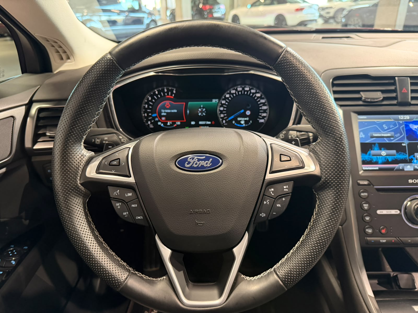 FORD Mondeo 2.0 TDCi Titanium AWD PowerShift (CH)-image-22