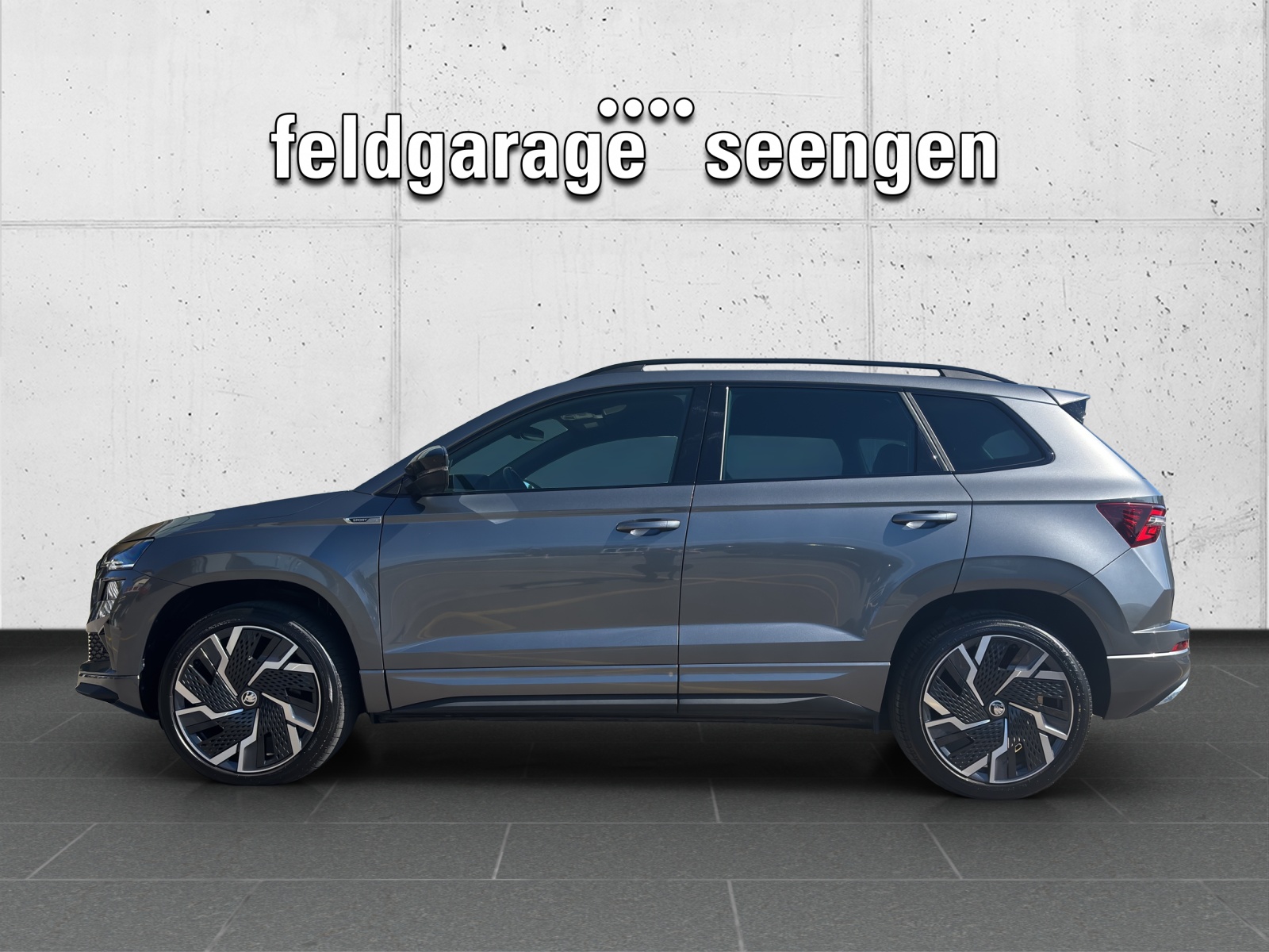 SKODA New Karoq 2.0 TSI SportLine 4x4 DSG mit AHK, Fahrerassistenzpaket & Rückfahrkamera-showroom-element-1