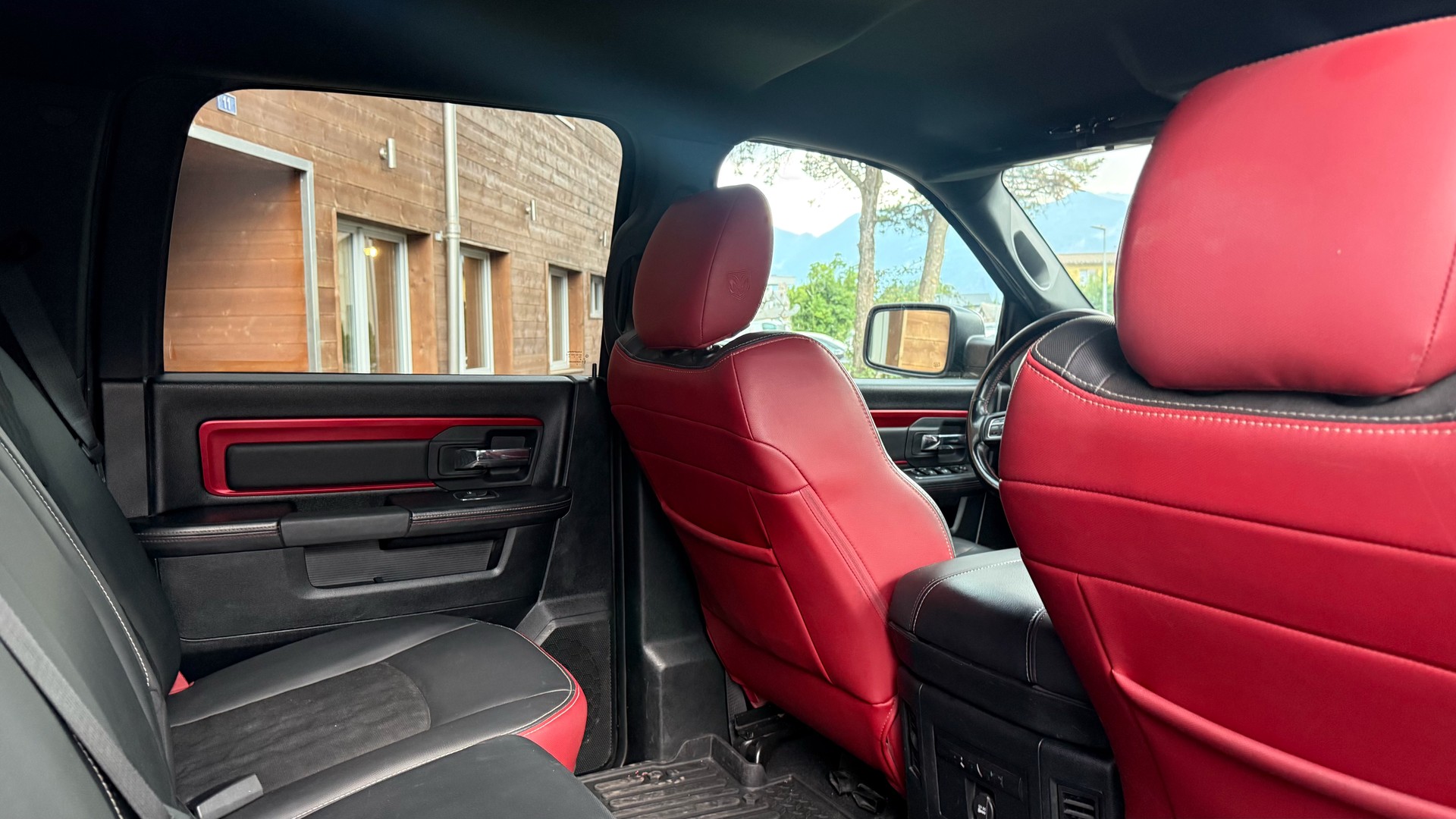 DODGE 1500 REBEL - 5.7hemi - 4x4 - e85 kit - suspension pneumatique - CarPlay - ramBOX - ...-image-6