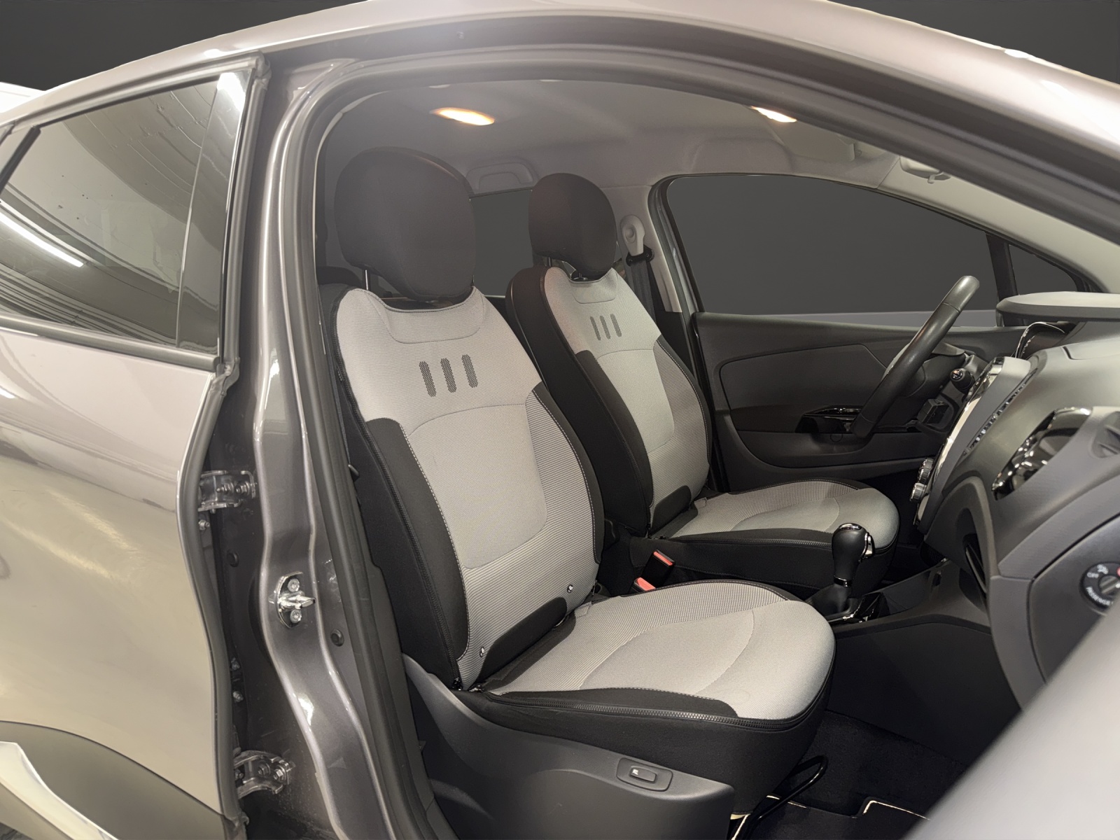 RENAULT Captur 1.2 T 16V Privilège EDC-image-7
