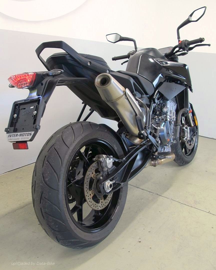 KTM 890 DUKE-showroom-element-1