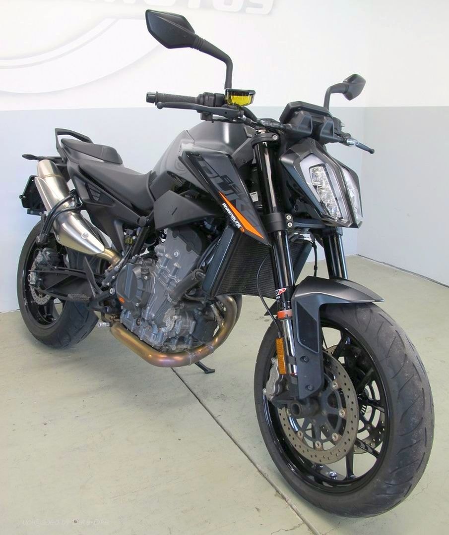KTM 890 DUKE-showroom-element-2