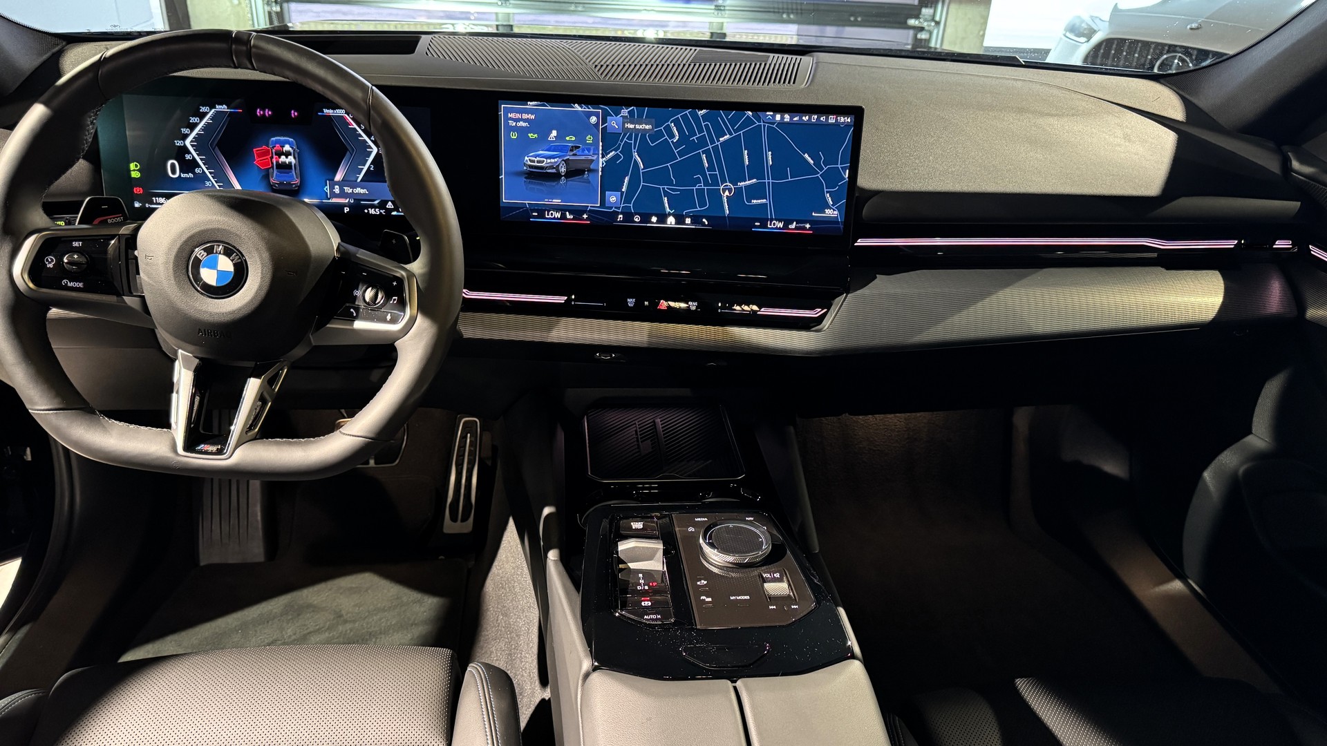 BMW 520d xDrive 48V Touring M Sport Steptronic-image-5