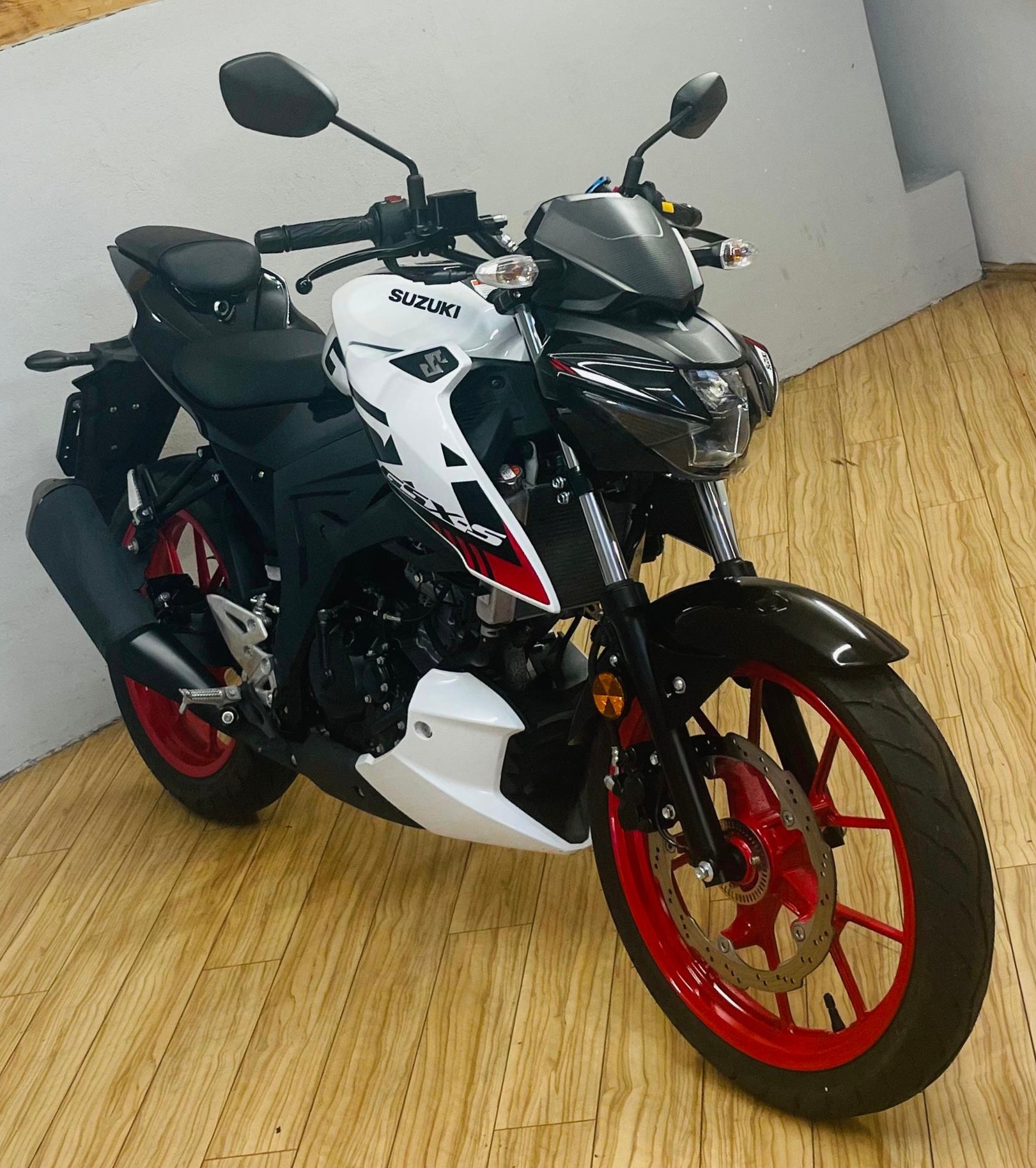 SUZUKI GSX-S 125-image-0