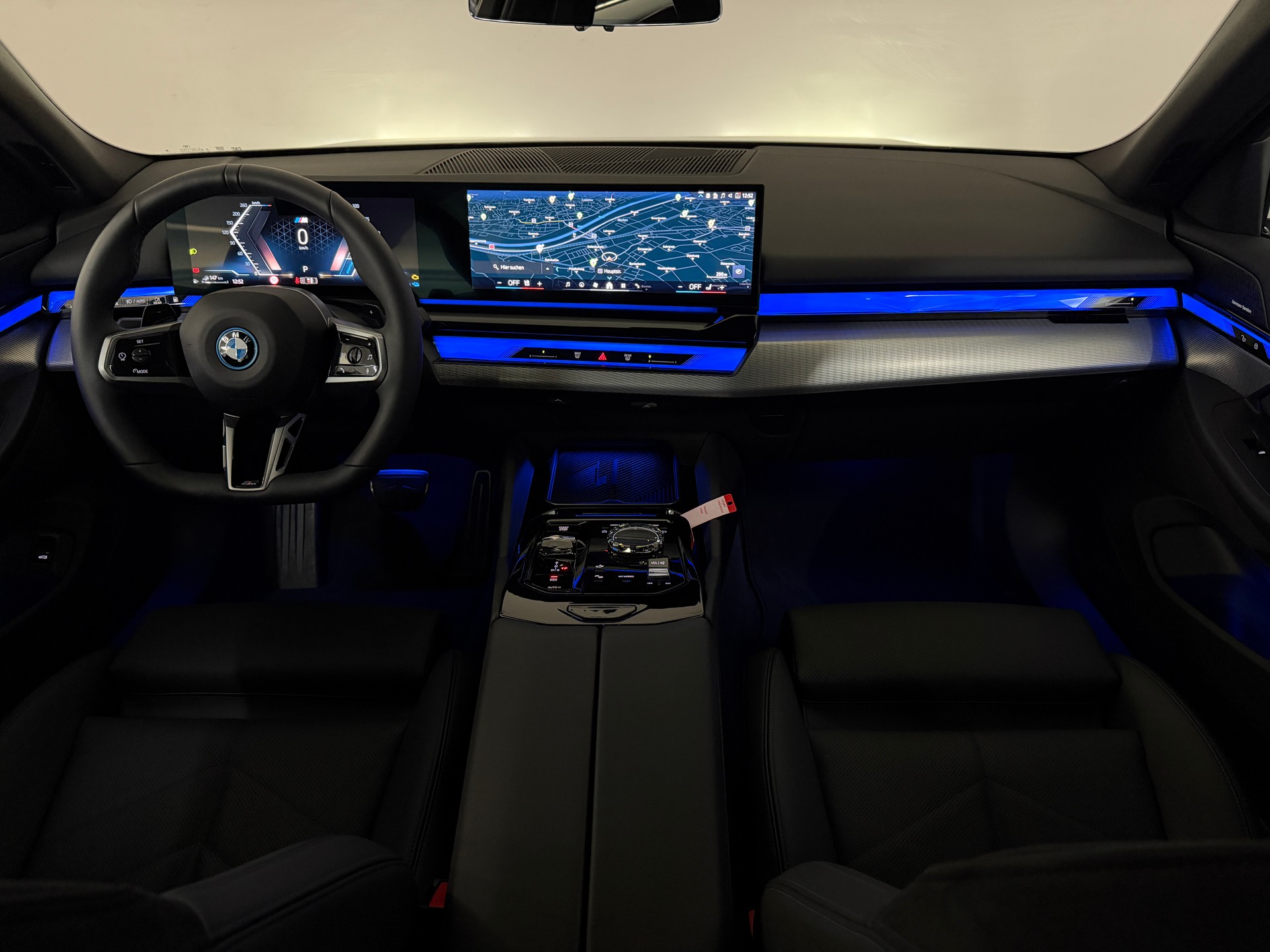 BMW 550e xDrive M Sport Pro Steptronic-image-9