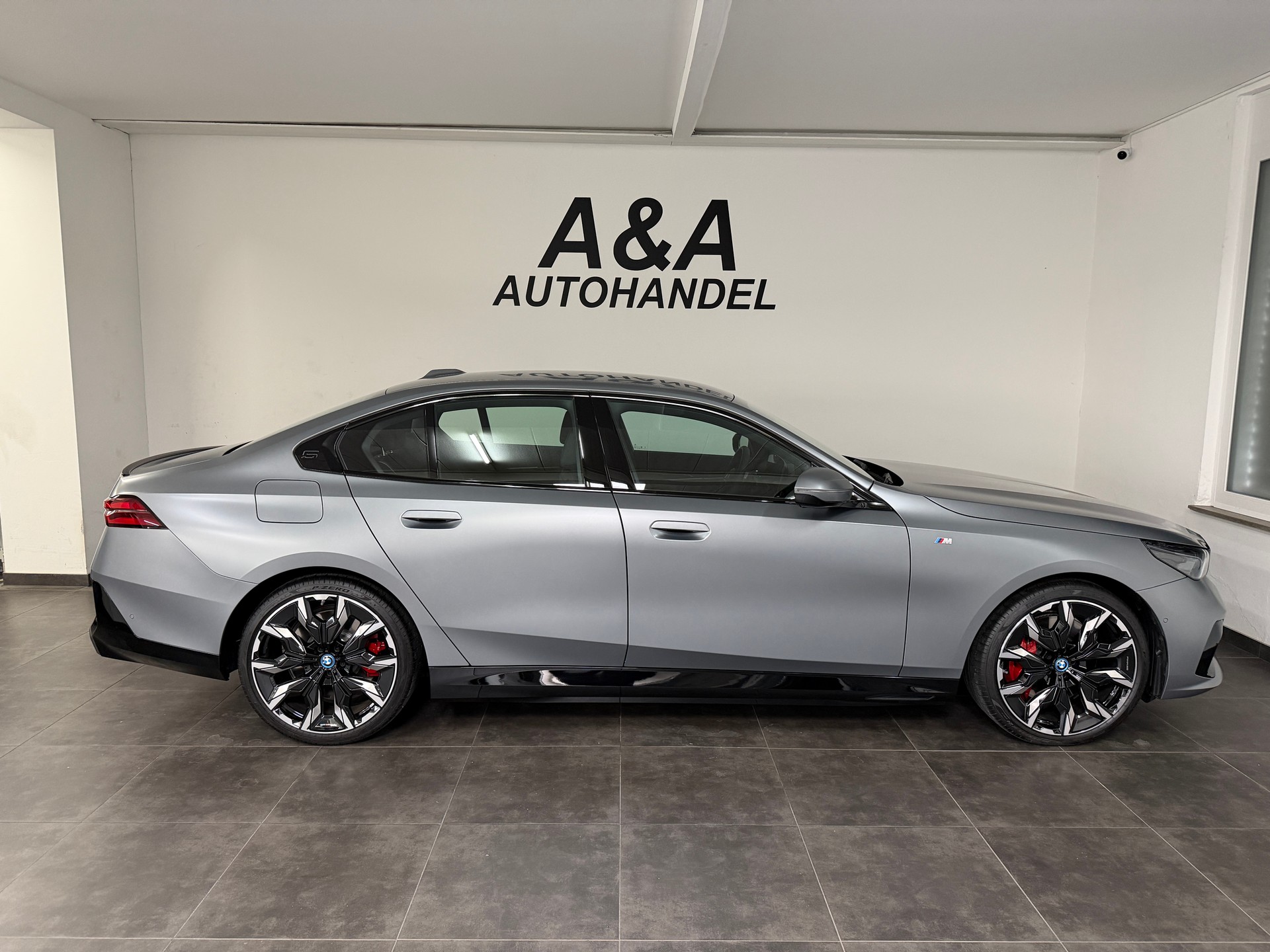 BMW 550e xDrive M Sport Pro Steptronic-showroom-element-2