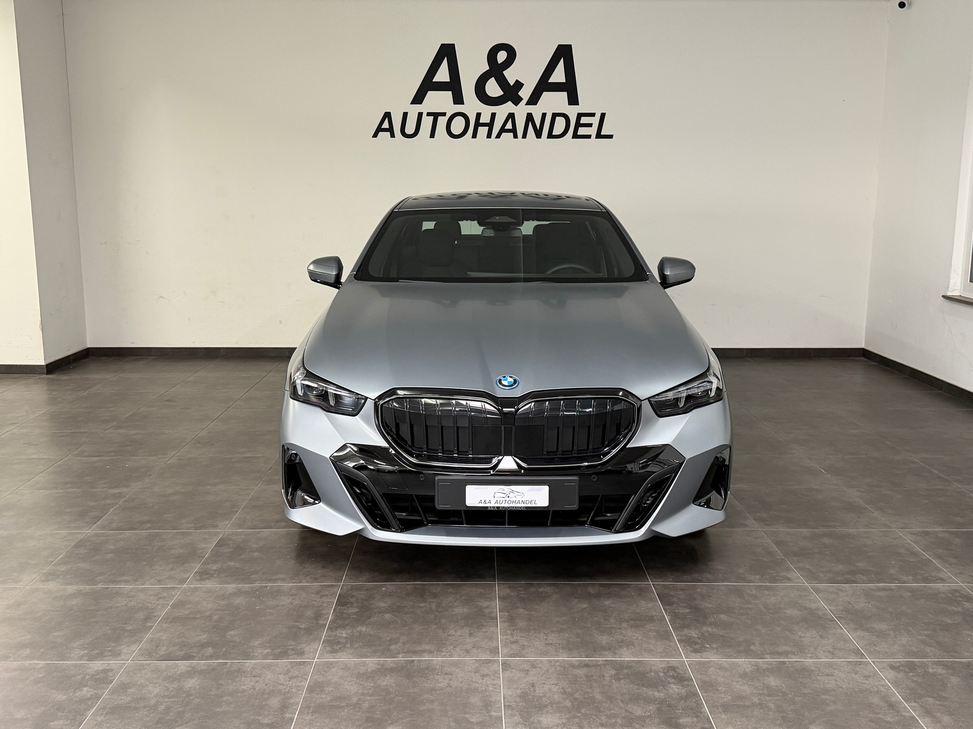 BMW 550e xDrive M Sport Pro Steptronic-showroom-element-1