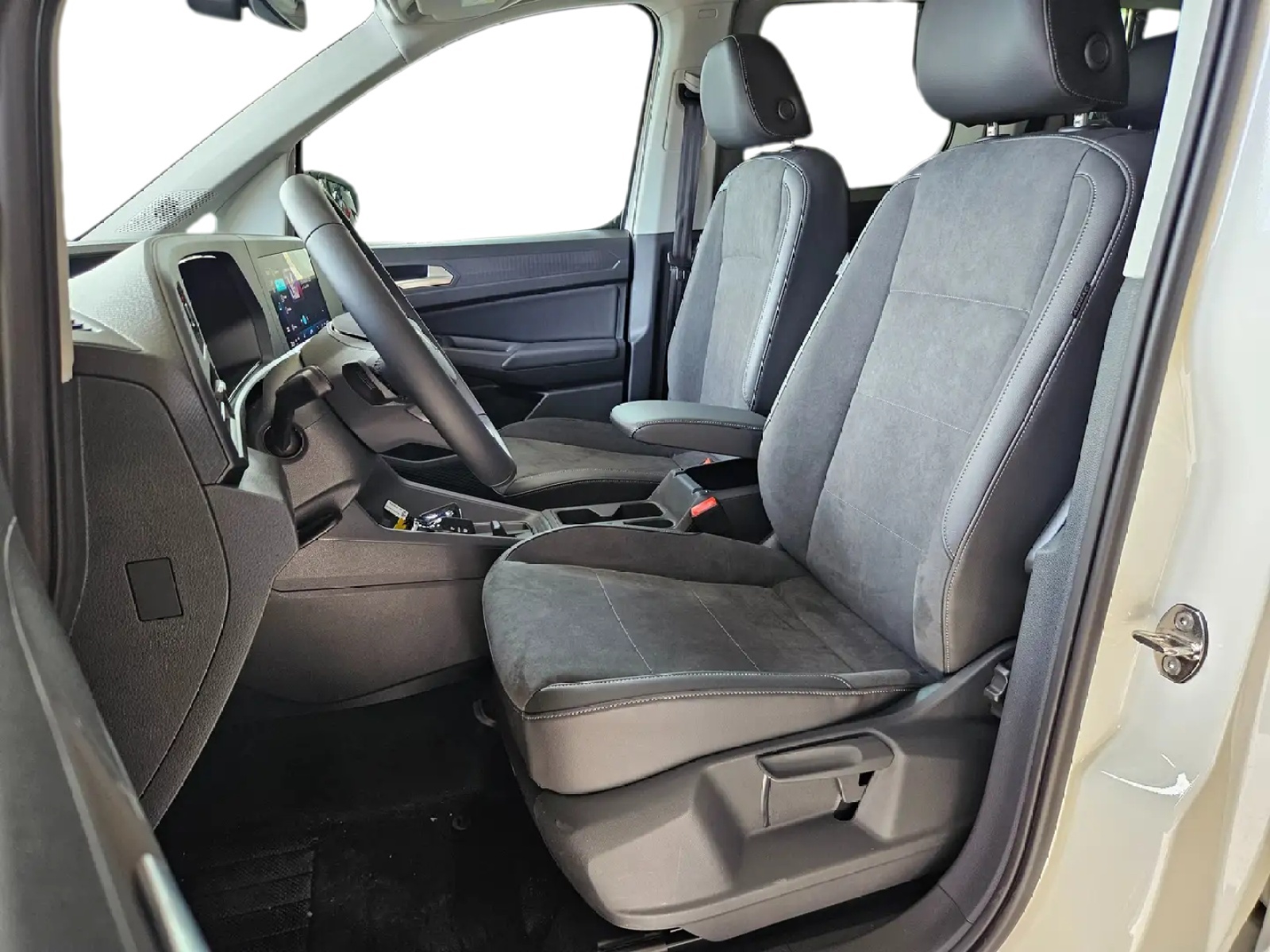 VW Caddy 1.5 TSI Plug in Hybrid Edition DSG-image-10