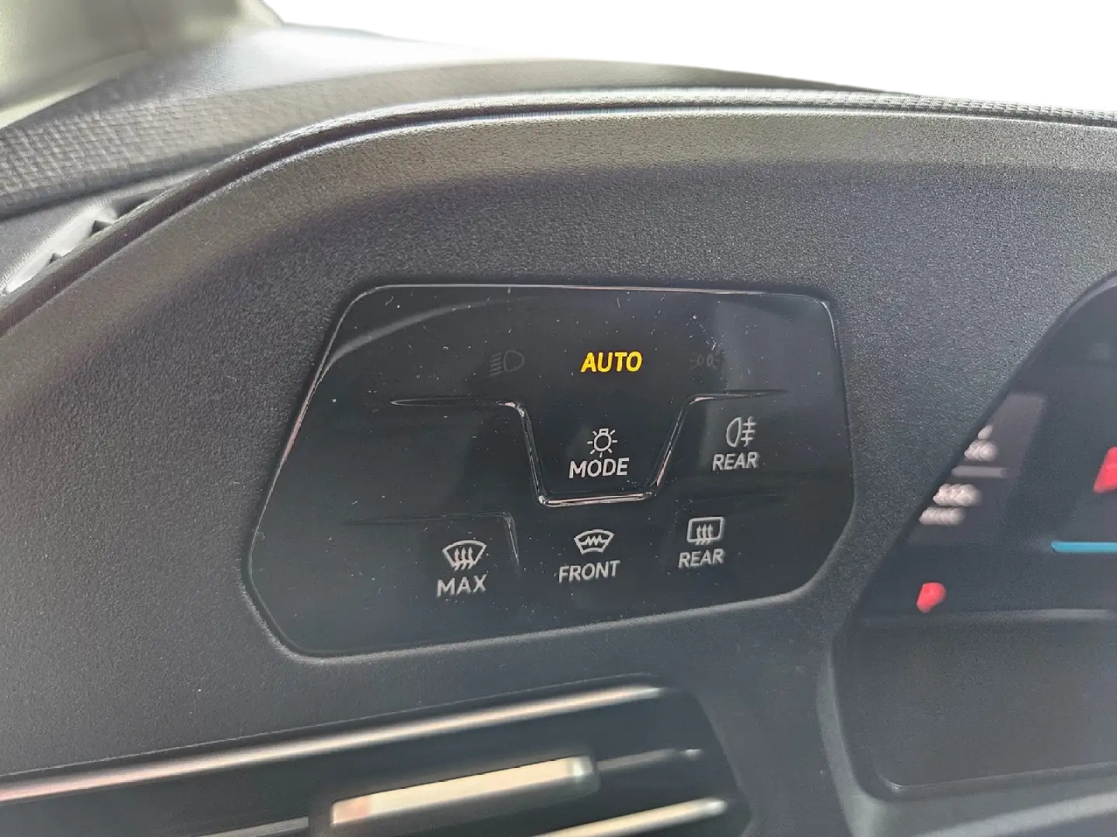 VW Caddy 1.5 TSI Plug in Hybrid Edition DSG-image-13