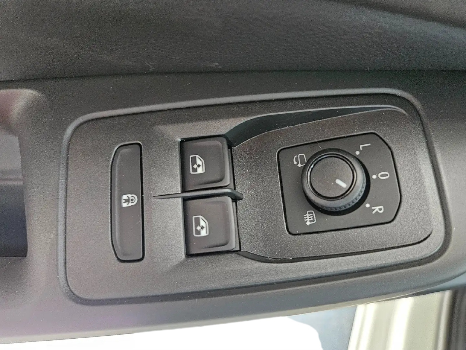 VW Caddy 1.5 TSI Plug in Hybrid Edition DSG-image-12