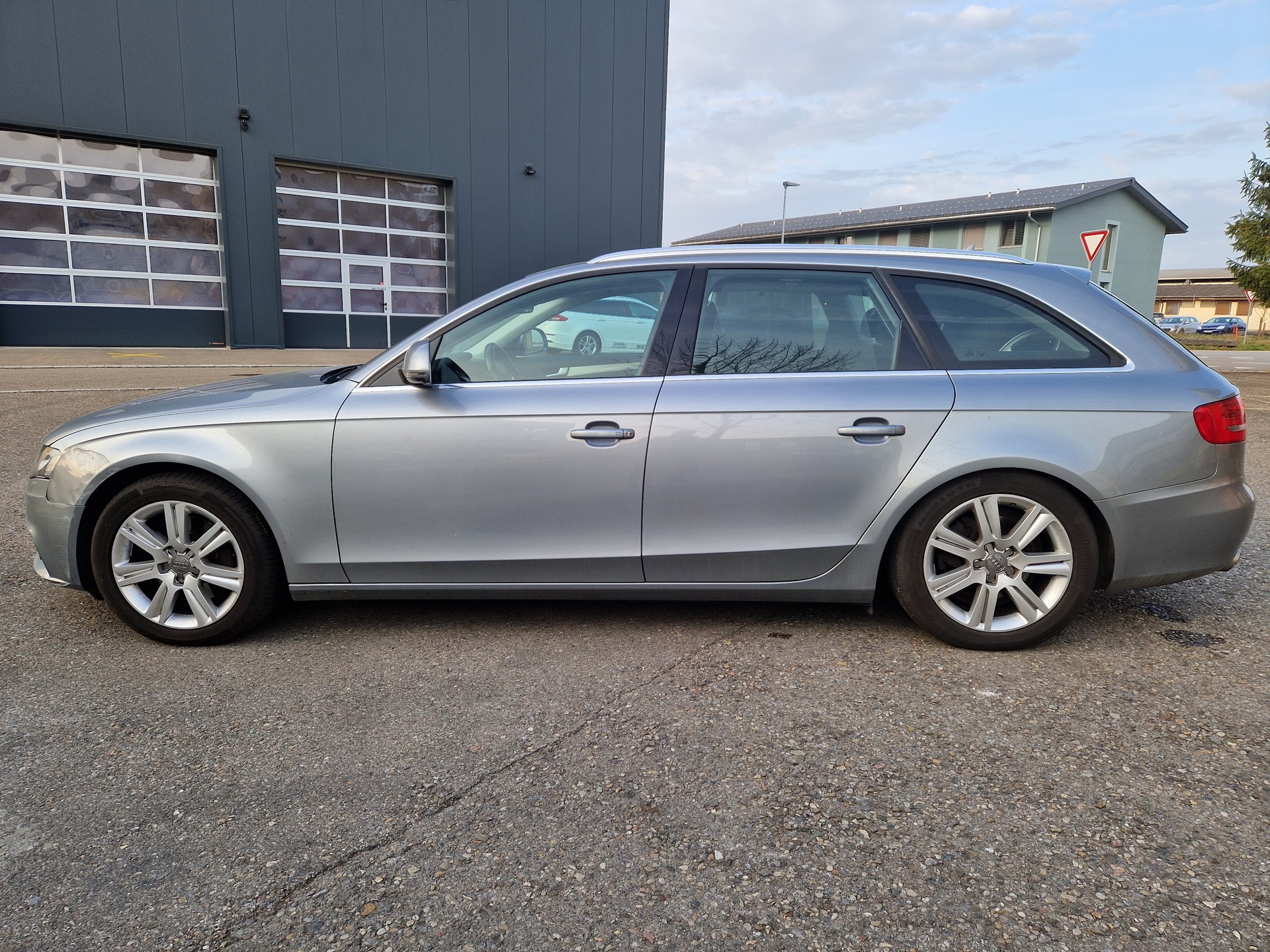 AUDI A4 Avant 3.2 FSI quattro tiptronic-image-4