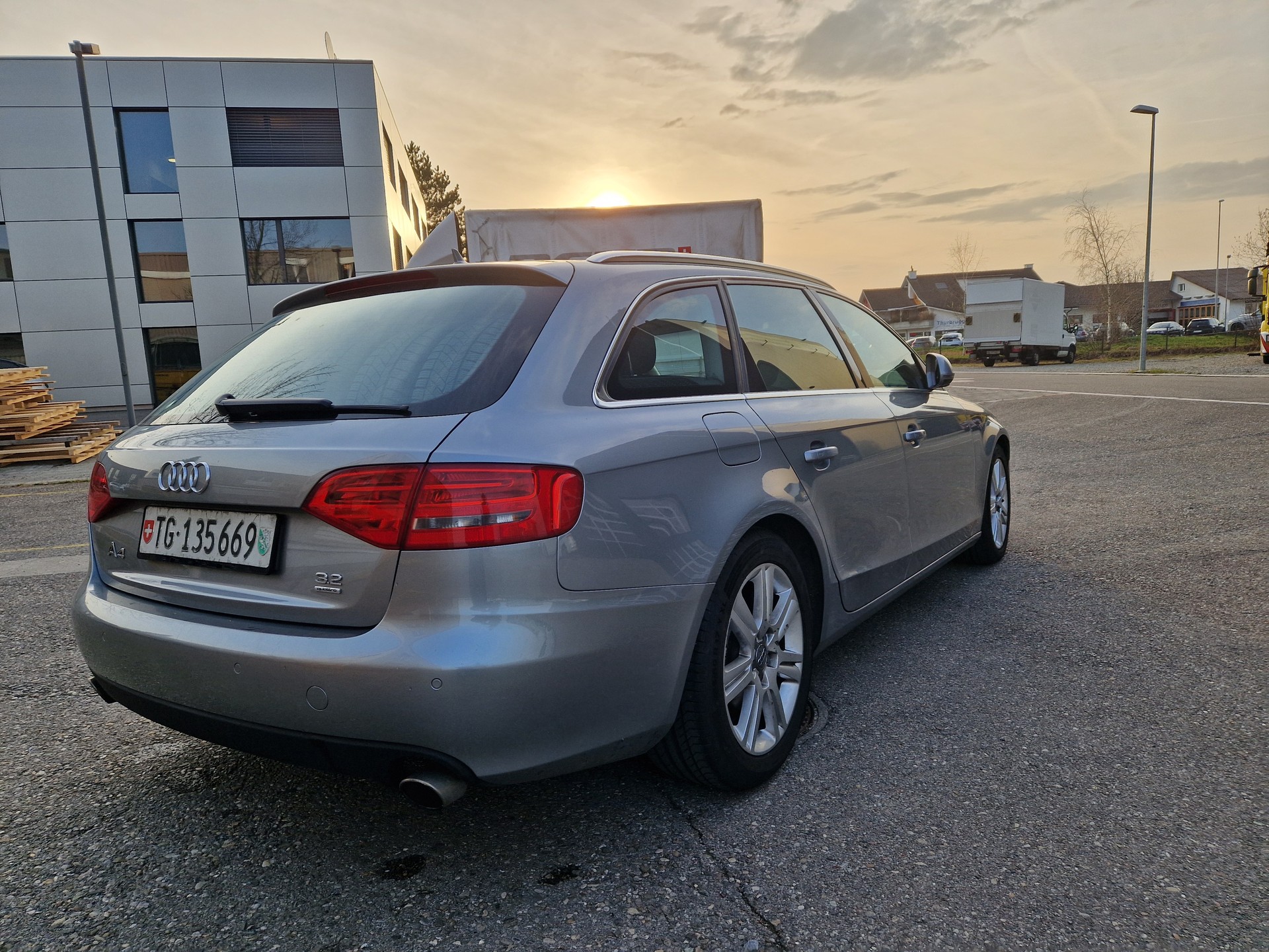 AUDI A4 Avant 3.2 FSI quattro tiptronic-image-6