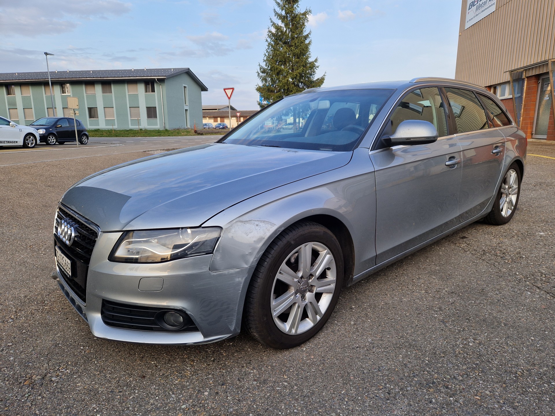 AUDI A4 Avant 3.2 FSI quattro tiptronic-image-1