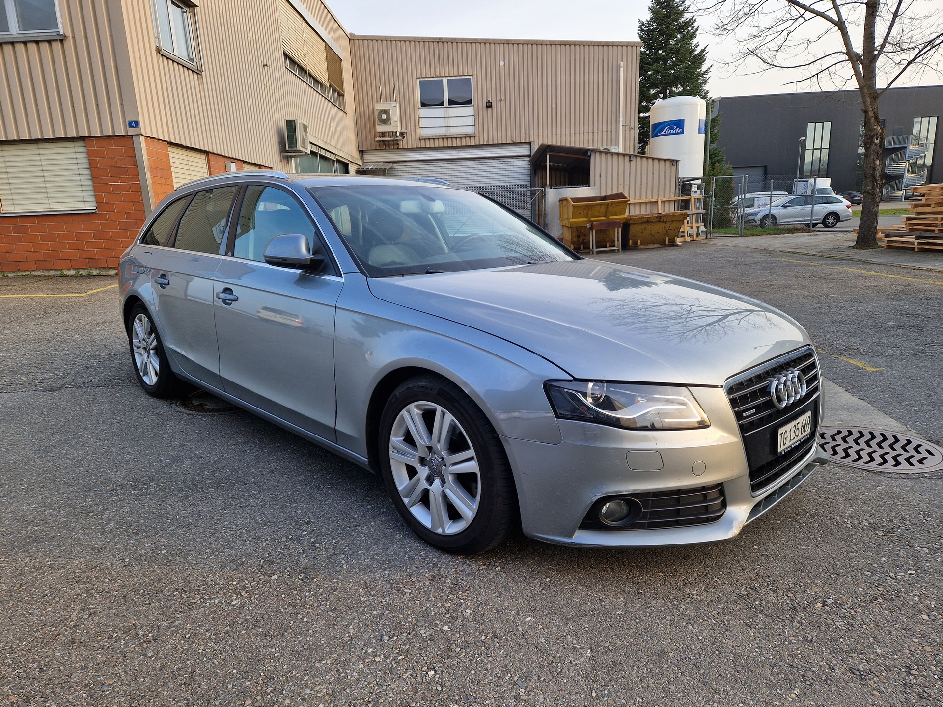 AUDI A4 Avant 3.2 FSI quattro tiptronic-image-5