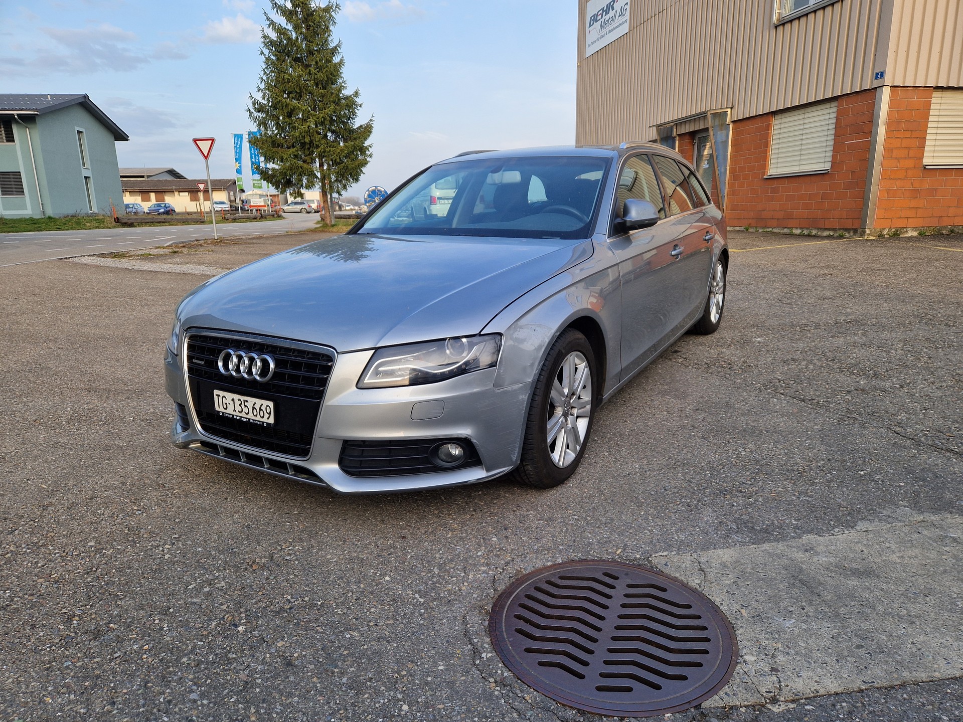 AUDI A4 Avant 3.2 FSI quattro tiptronic-image-3