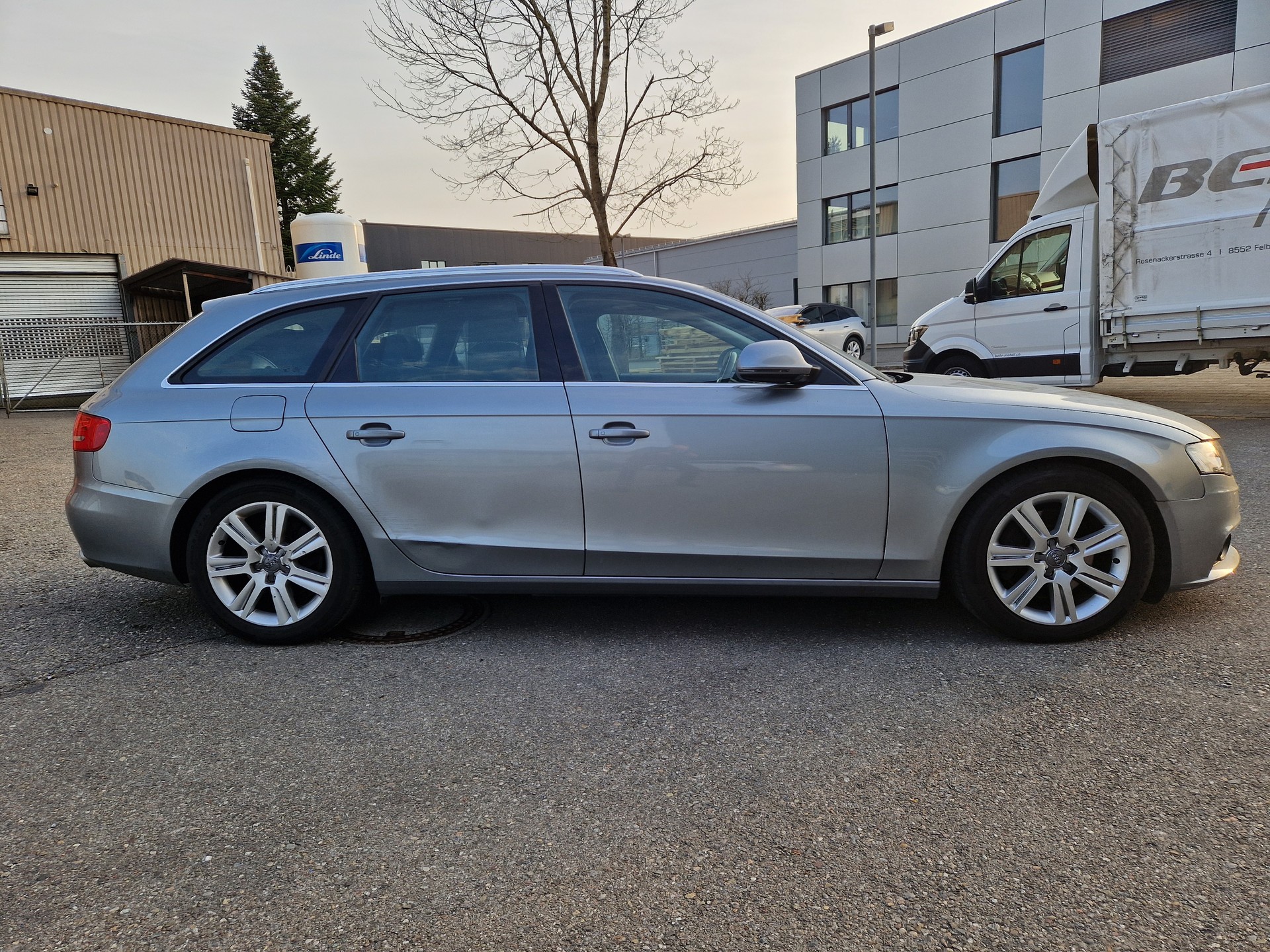 AUDI A4 Avant 3.2 FSI quattro tiptronic-image-2