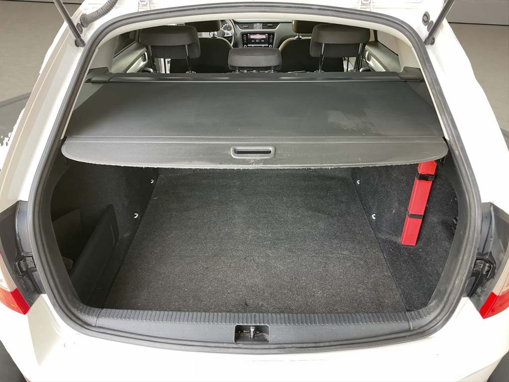 SKODA Octavia Combi 2.0 TDI 150 Ambition DSG-image-11