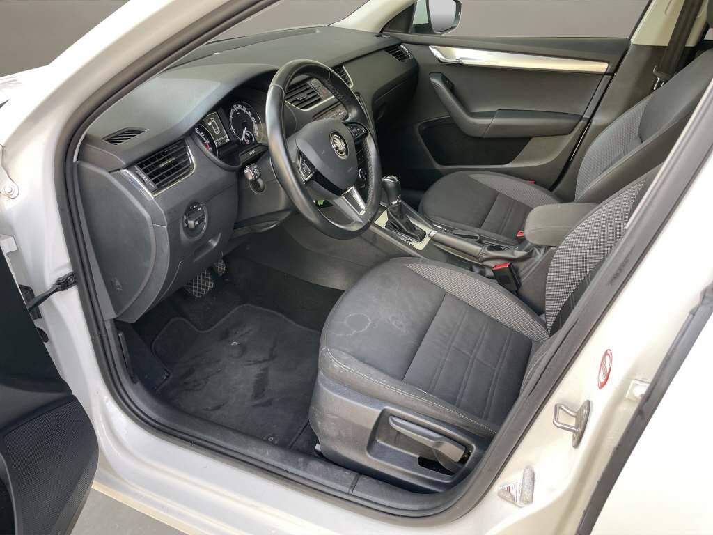 SKODA Octavia Combi 2.0 TDI 150 Ambition DSG-image-4