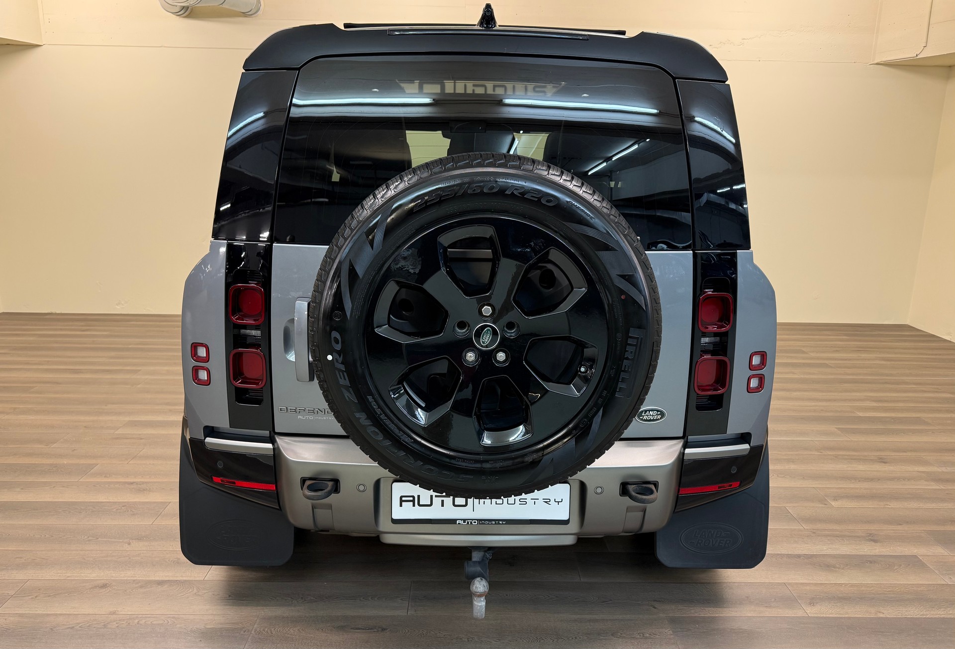 LAND ROVER Defender 90 P300 Si4 X-Dynamic SE AT8-image-10