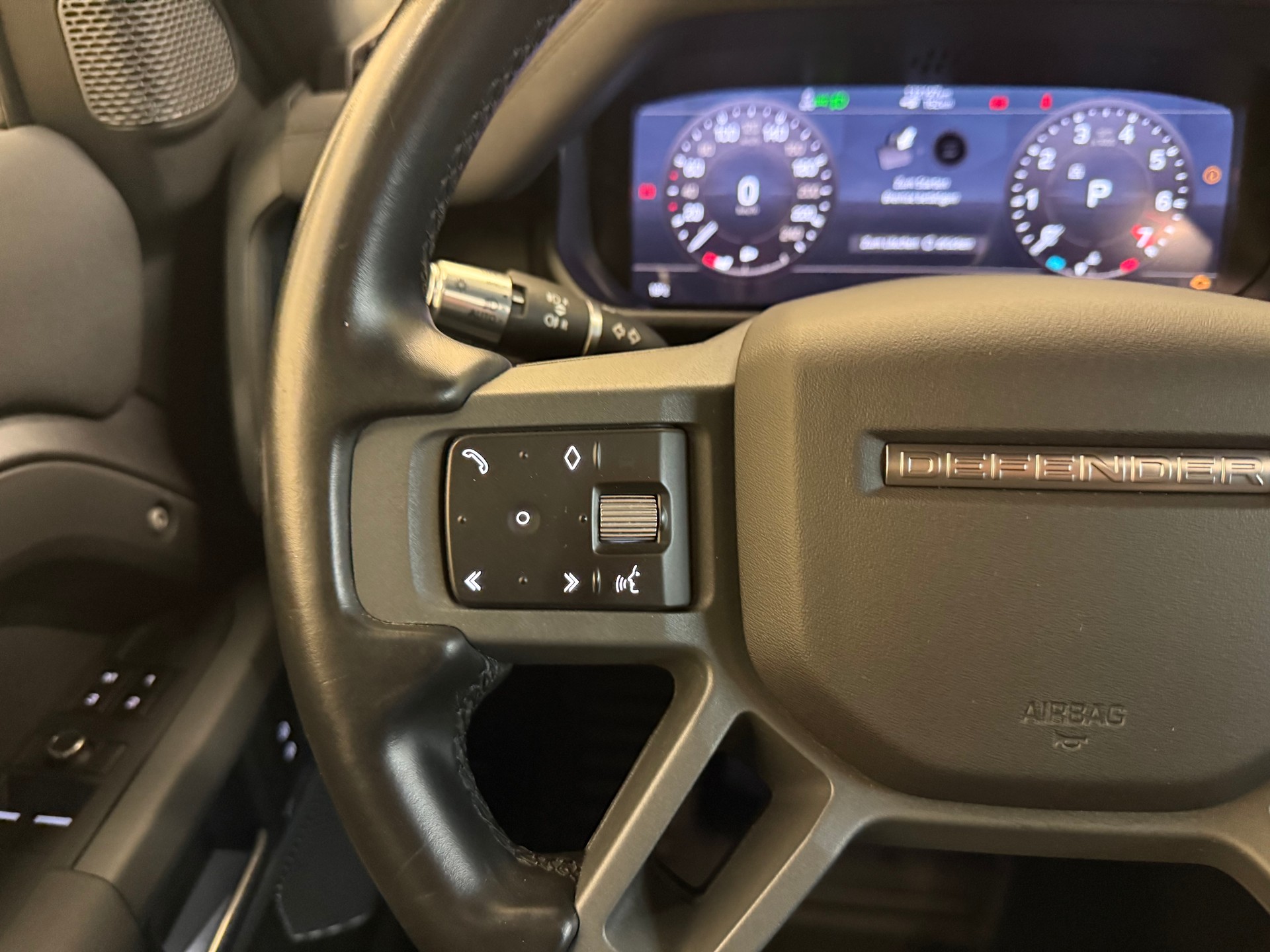 LAND ROVER Defender 90 P300 Si4 X-Dynamic SE AT8-image-20