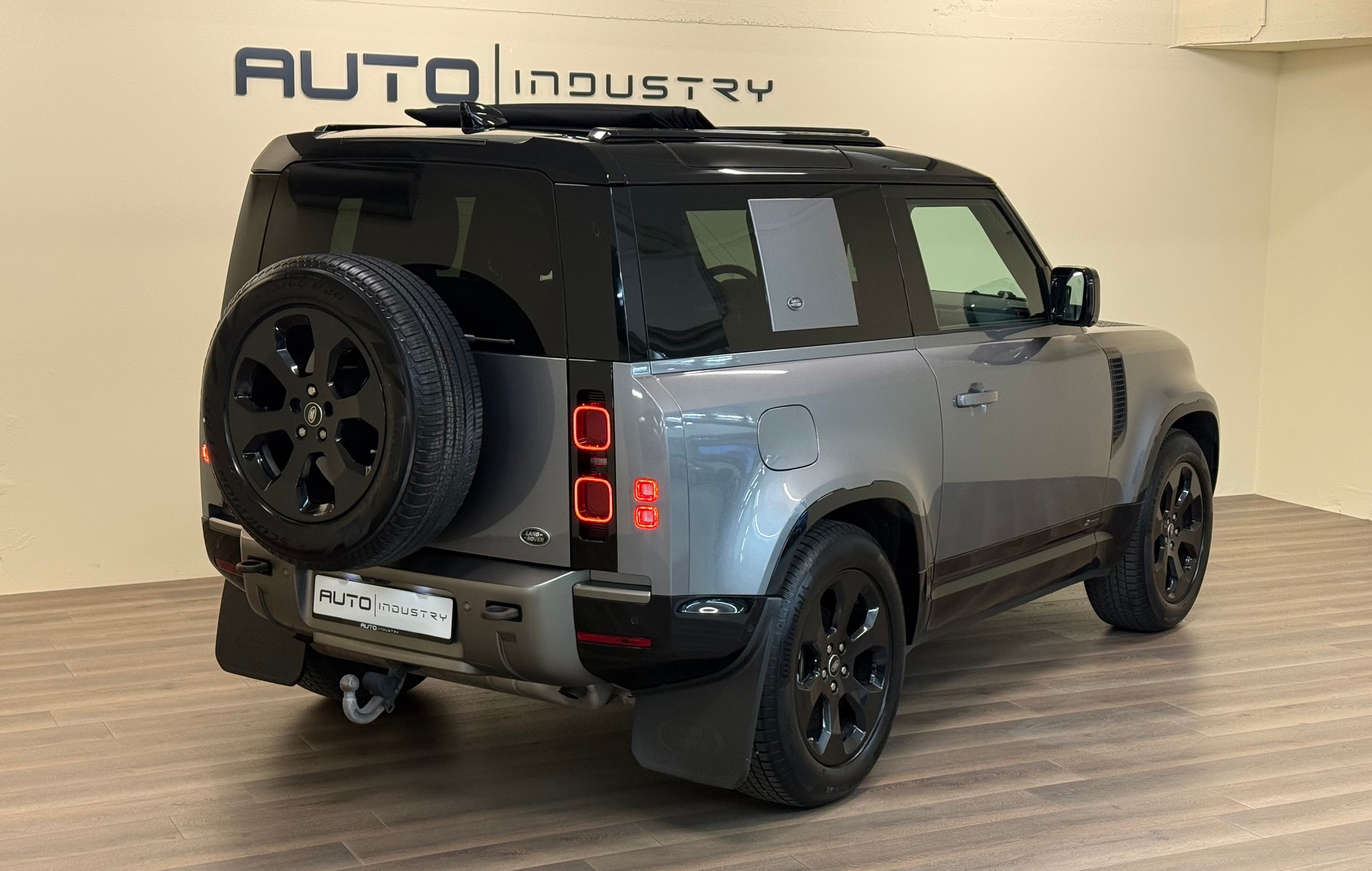 LAND ROVER Defender 90 P300 Si4 X-Dynamic SE AT8-showroom-element-3