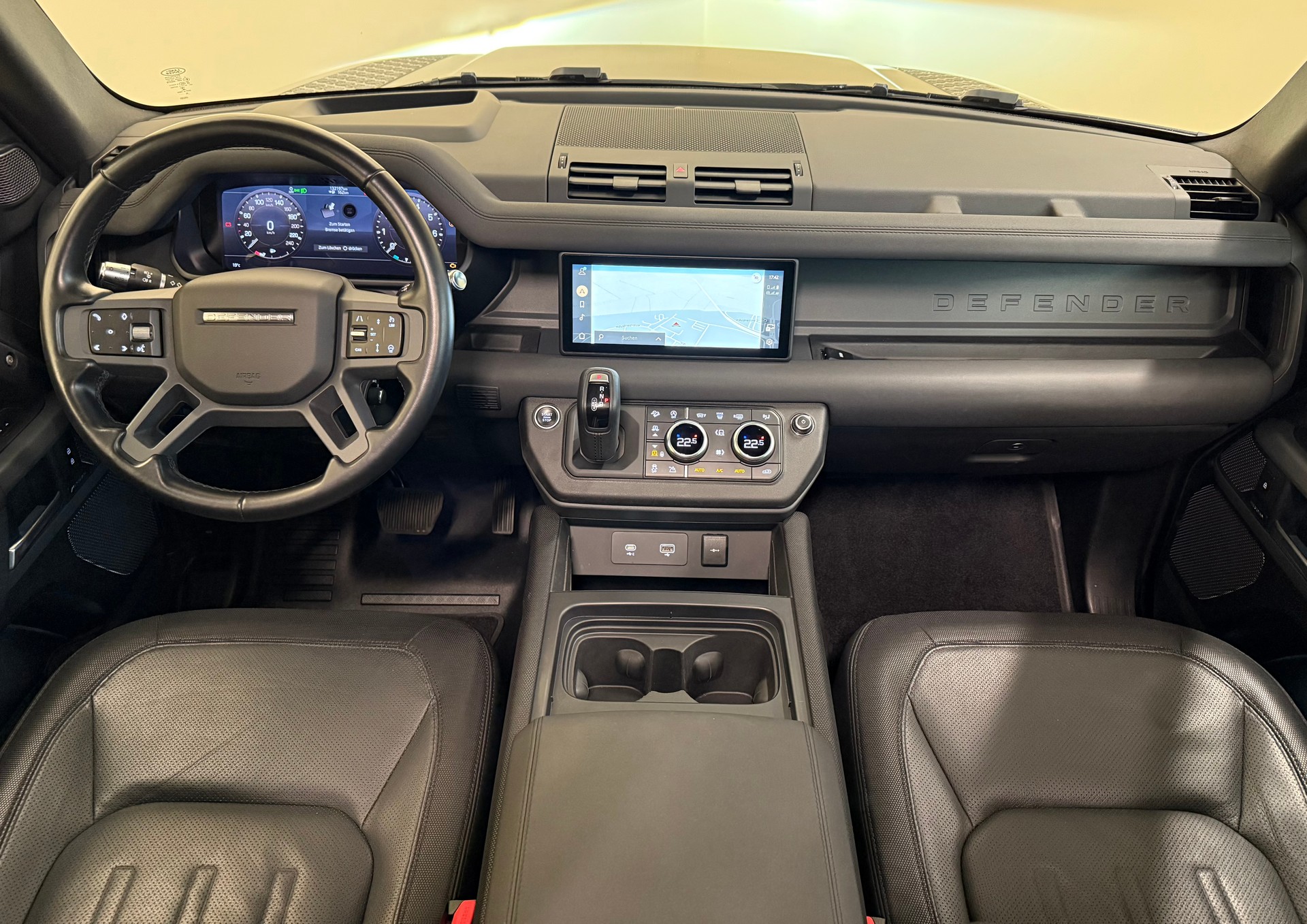 LAND ROVER Defender 90 P300 Si4 X-Dynamic SE AT8-image-18